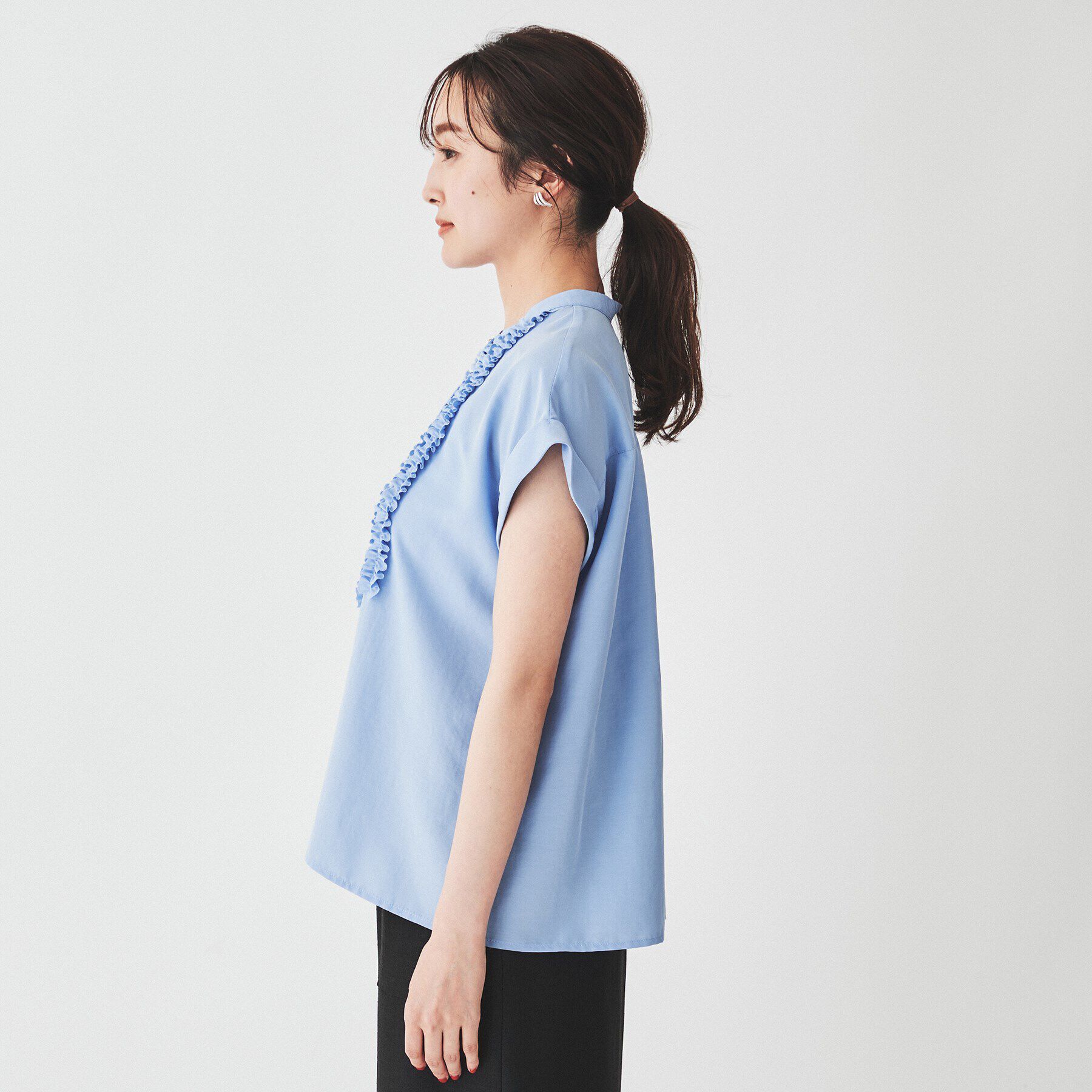 UNTITLED「【華やか／夏ブラウス】半袖フリルブラウス」|シャツ・ブラウス|