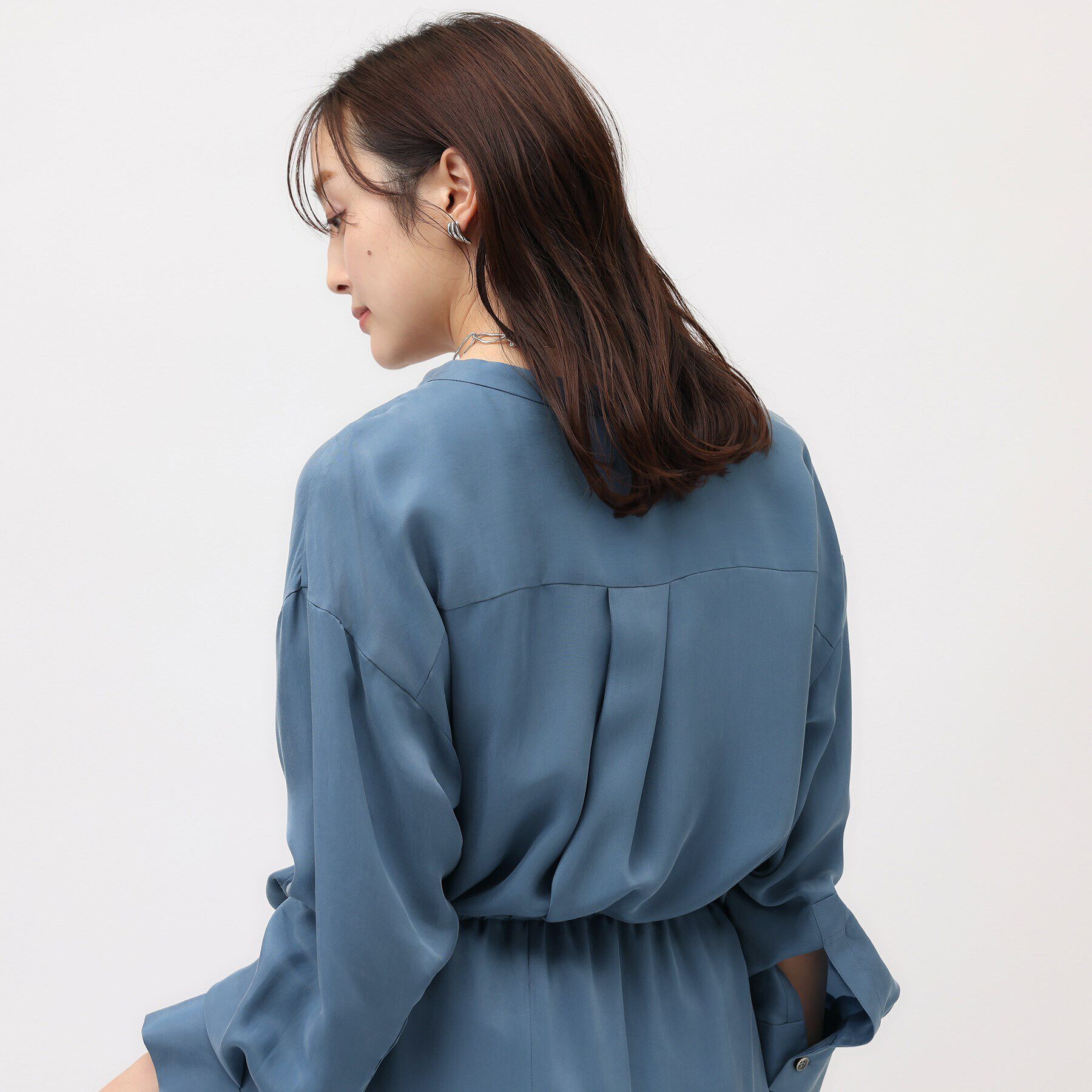 UNTITLED「【セットアップ可能/パウダータッチ】シルキーキュプラ スキッパーブラウス」|シャツ・ブラウス|