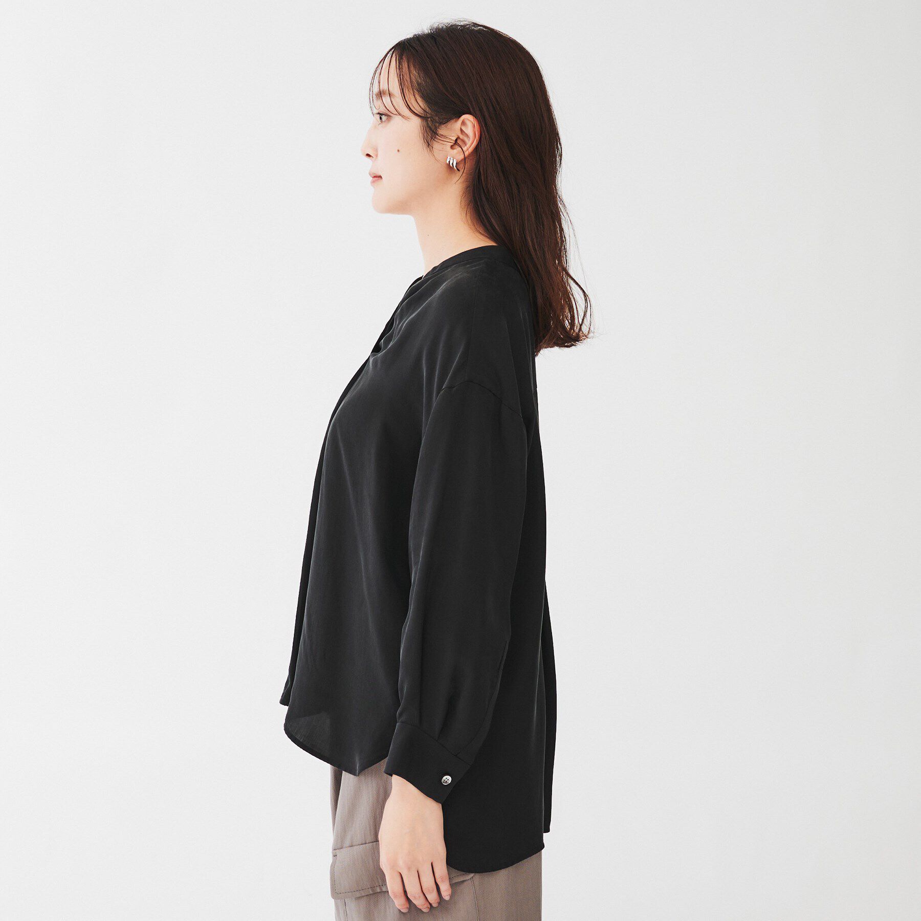 UNTITLED「【セットアップ可能/パウダータッチ】シルキーキュプラ スキッパーブラウス」|シャツ・ブラウス|