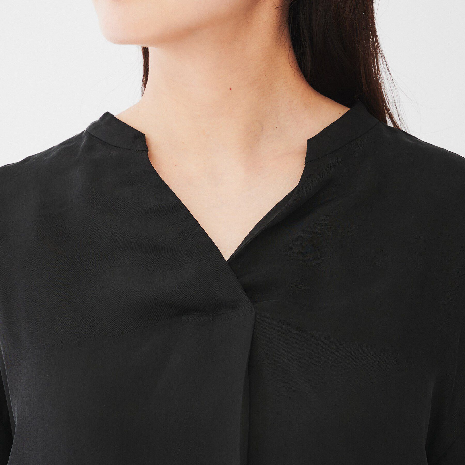 UNTITLED「【セットアップ可能/パウダータッチ】シルキーキュプラ スキッパーブラウス」|シャツ・ブラウス|