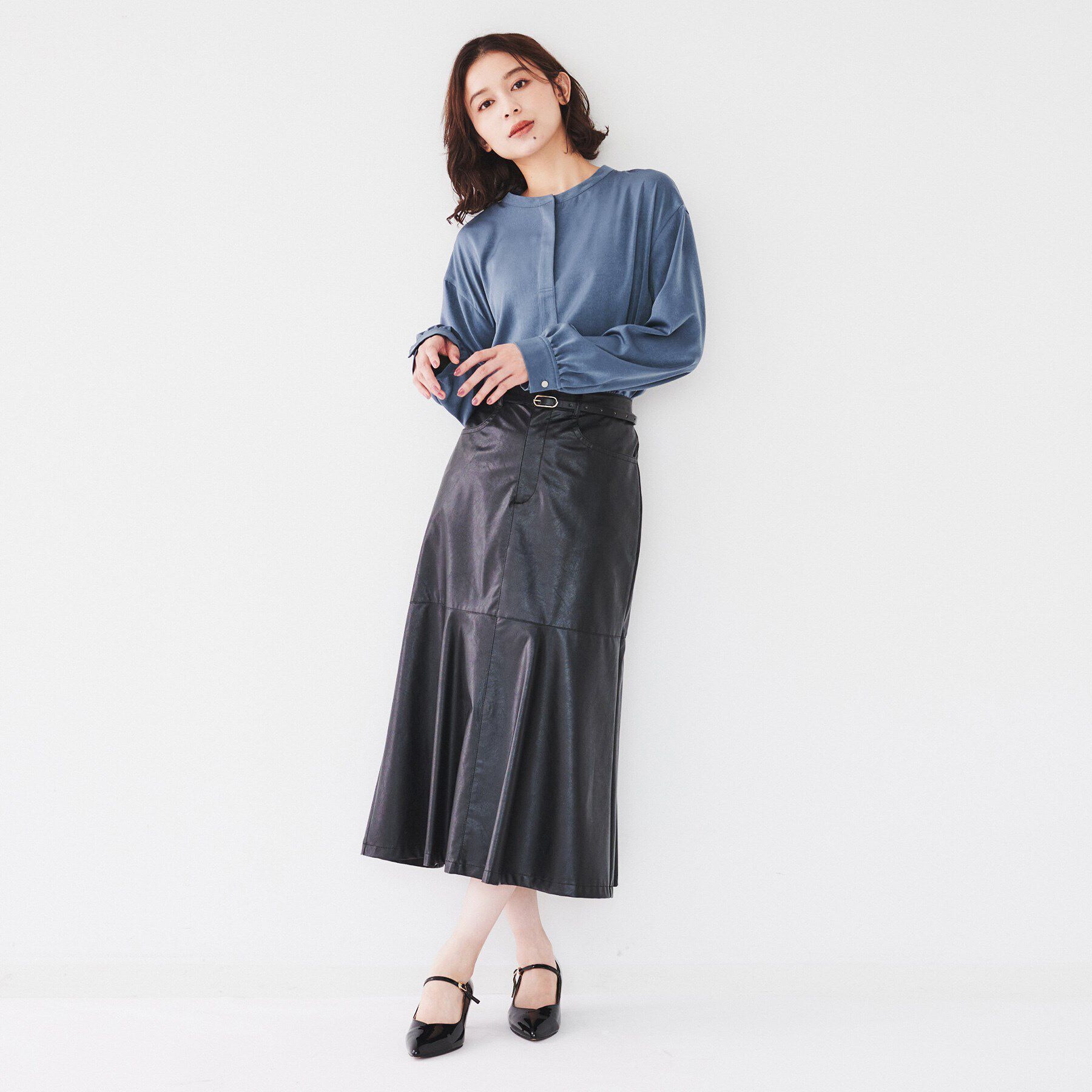 UNTITLED「【洗える/バンドカラー】フェイクスエードサテンブラウス」|シャツ・ブラウス|