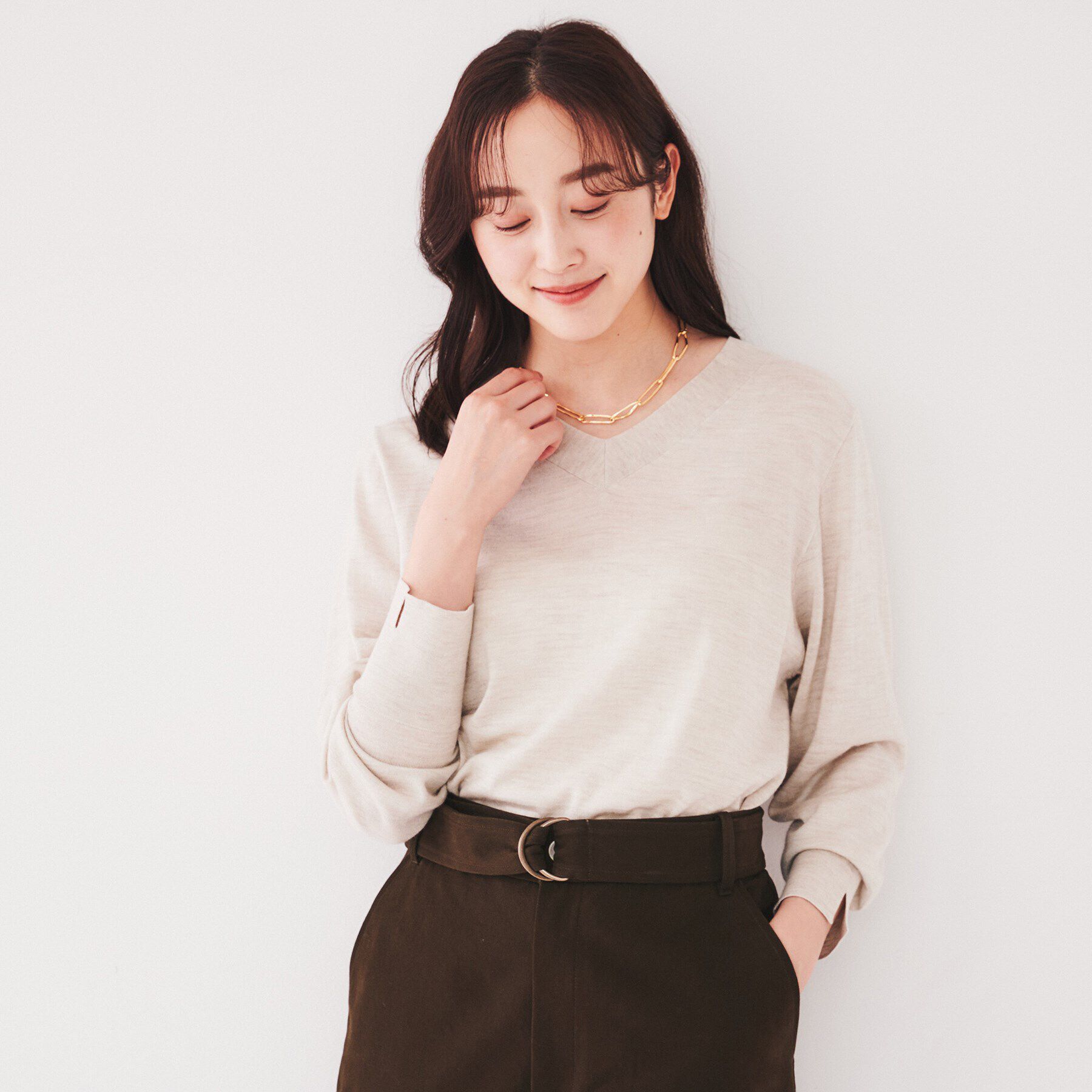 UNTITLED「【アンサンブル可能/洗える】シルクウールカシミヤ Vネックニット」|ニット・セーター|グレージュ(050)