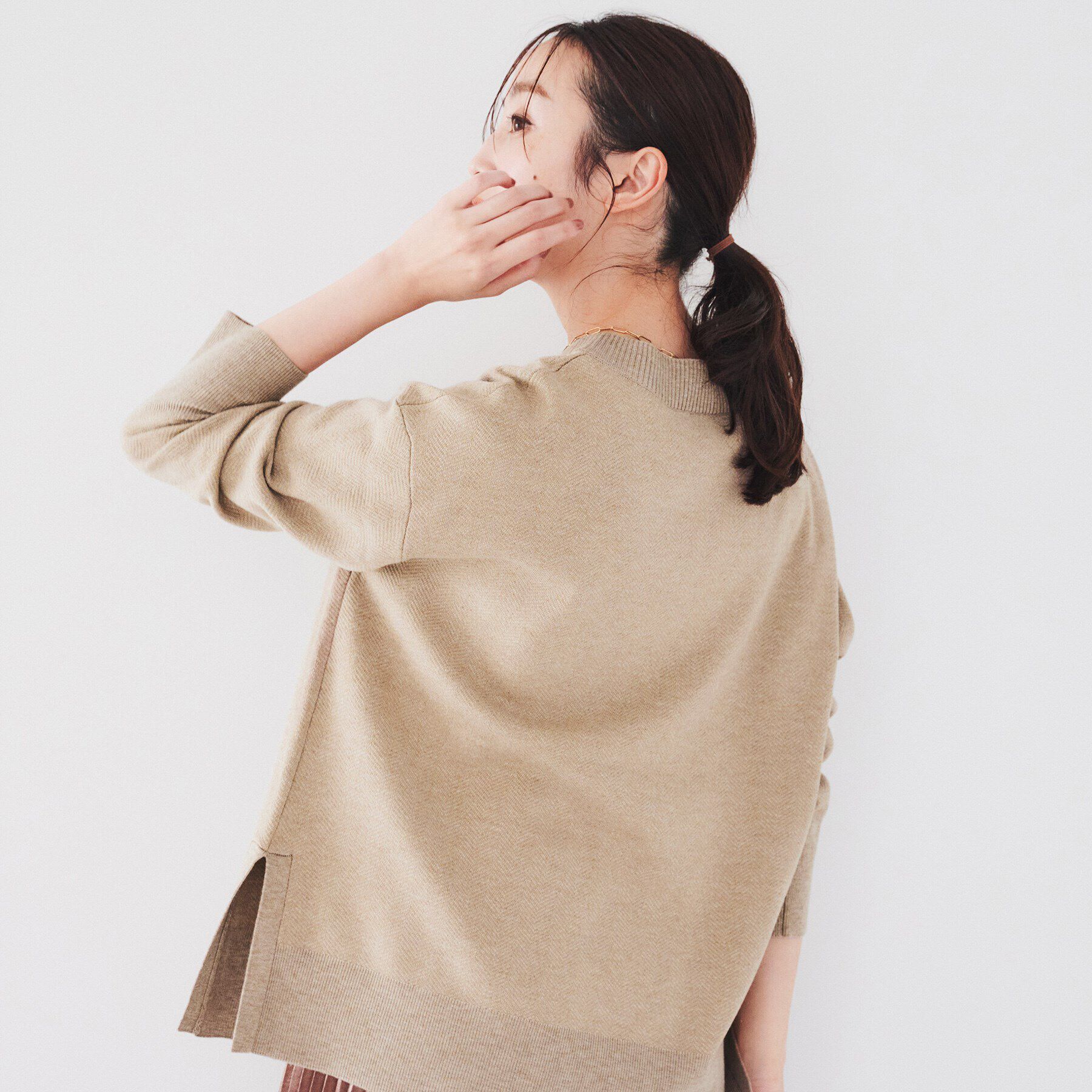 UNTITLED「【体型カバー/洗える】ヘリンボーン柄 Vネックプルオーバーニット」|ニット・セーター|