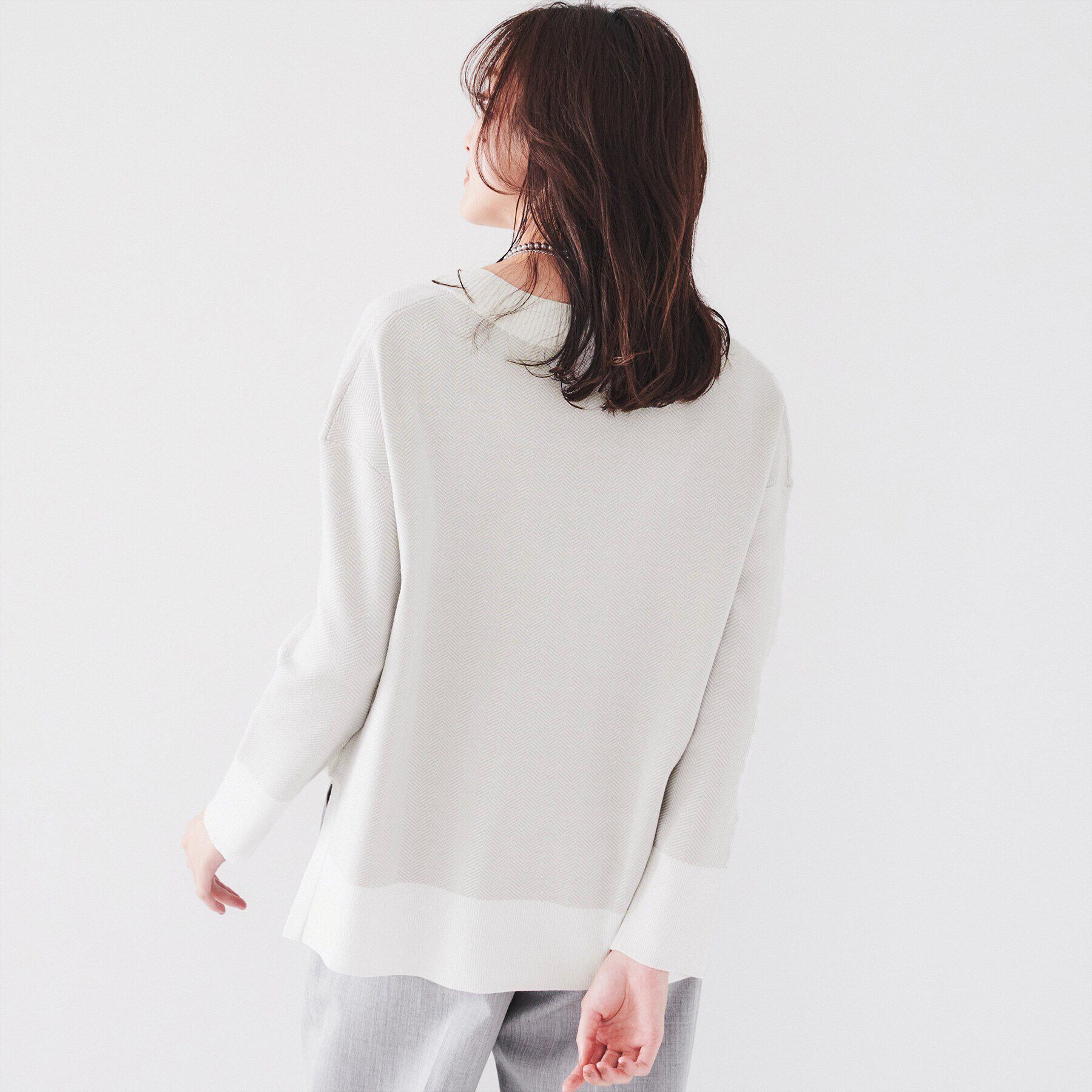 UNTITLED「【体型カバー/洗える】ヘリンボーン柄 Vネックプルオーバーニット」|ニット・セーター|