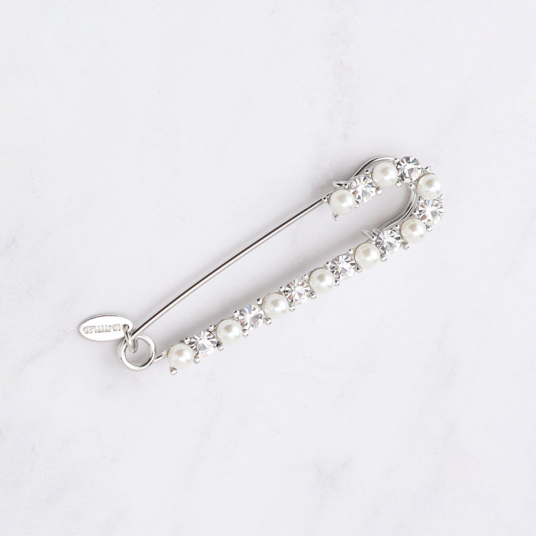 UNTITLED「【コーディネートのアクセントに】ビジューキルトピン」|ブローチ・コサージュ|シルバー(606)