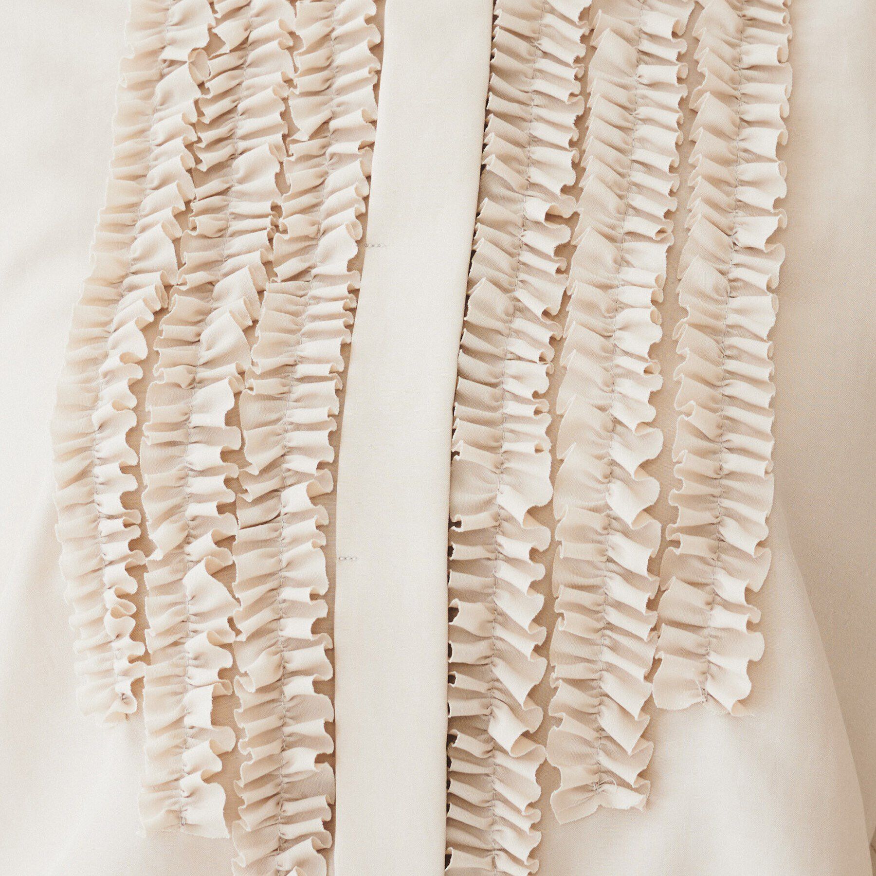 UNTITLED「【オンオフ使える/洗える】長袖フリルブラウス」|シャツ・ブラウス|