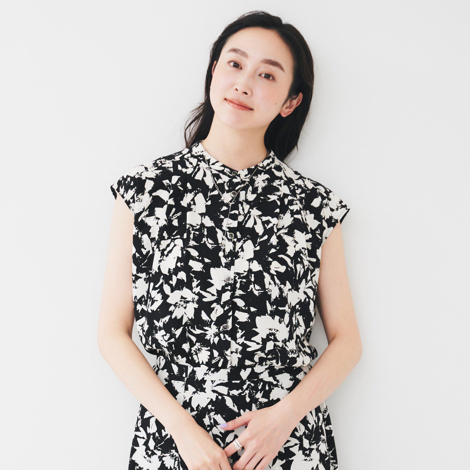 UNTITLED「【セットアップ可/洗える】モザイクフラワー柄ブラウス」|シャツ・ブラウス|