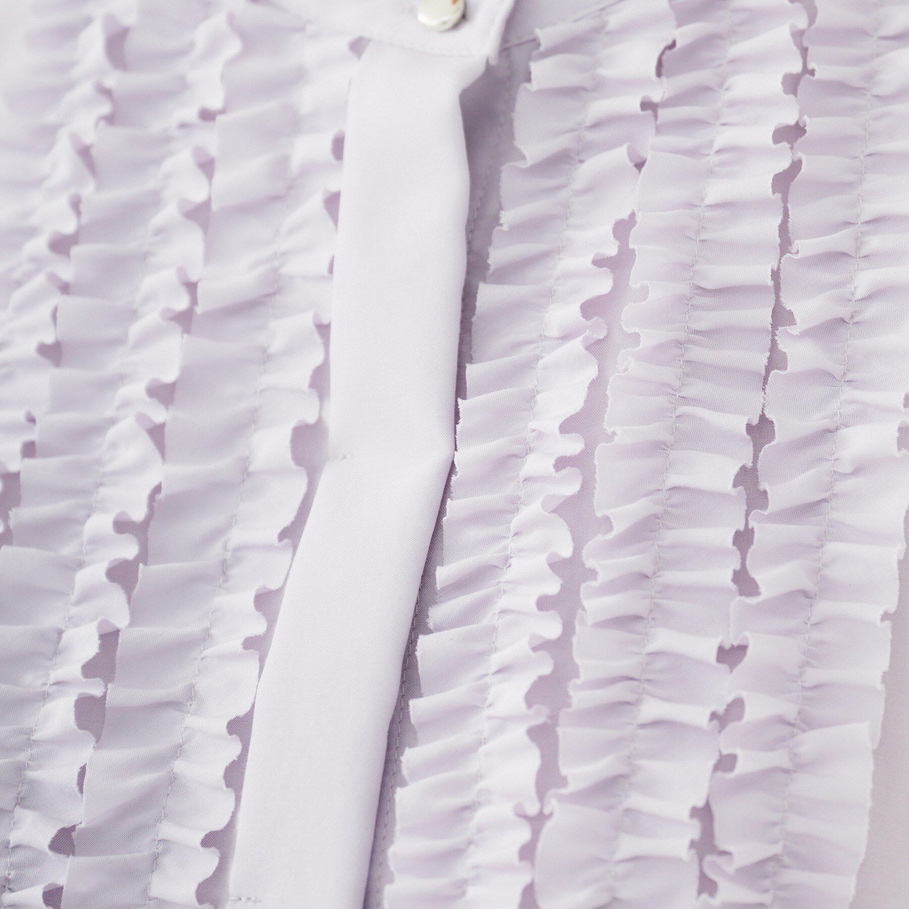 UNTITLED「スタンドネックフリルブラウス【吸水速乾/UVケア】」|シャツ・ブラウス|