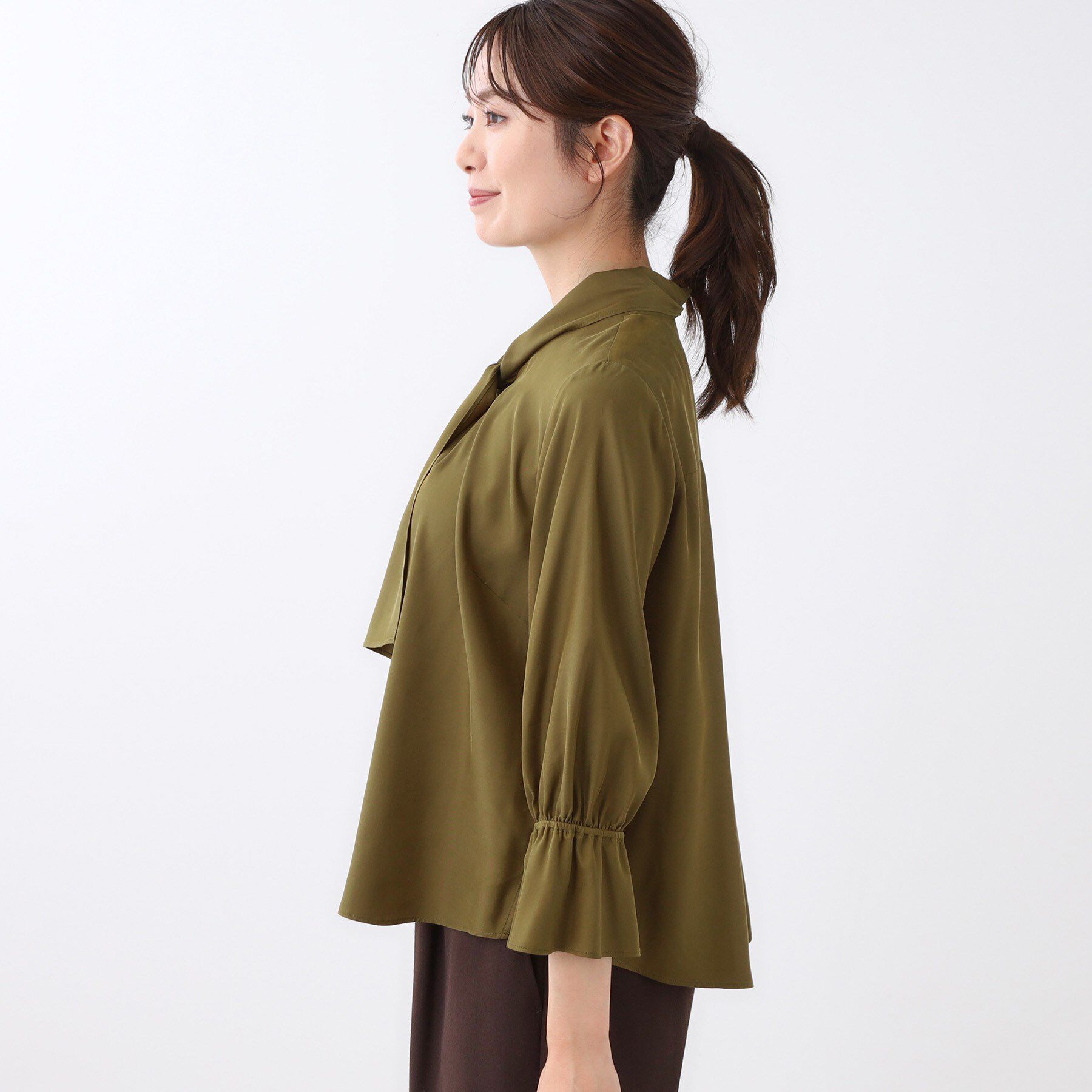 Reflect「【キレイめスタイル／通勤におすすめ◎】ボウタイシャンブレーカラーブラウス」|シャツ・ブラウス|