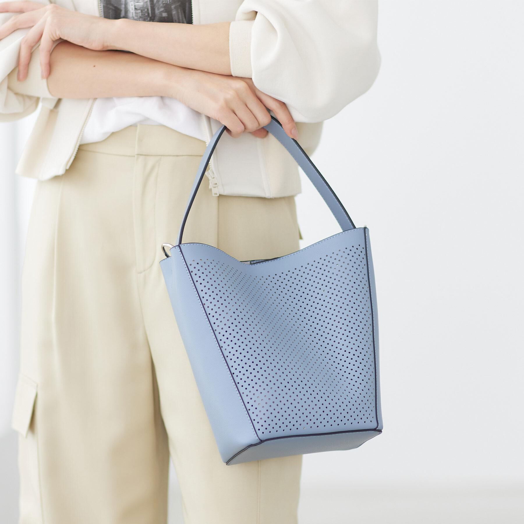 Reflect「【肩掛けショルダー付き】パンチングデザインワンショルダーバッグ」|ショルダー・メッセンジャー|サックスブルー(09