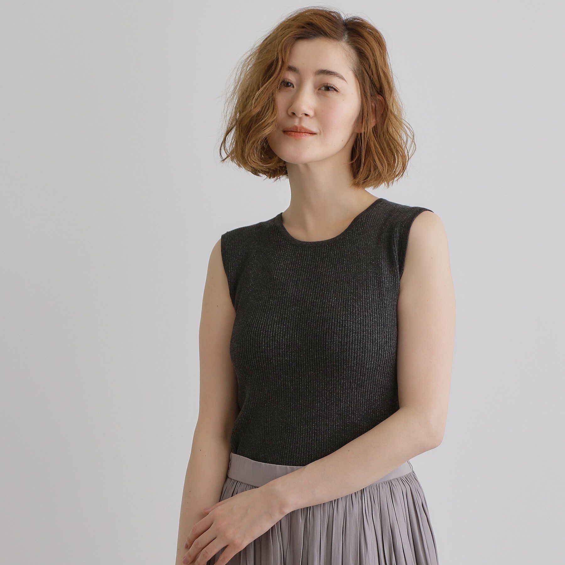 grove「さりげないラメで毎日のコーデにアクセントを リブラメニットタンク」|キャミソール|チャコールグレー(0