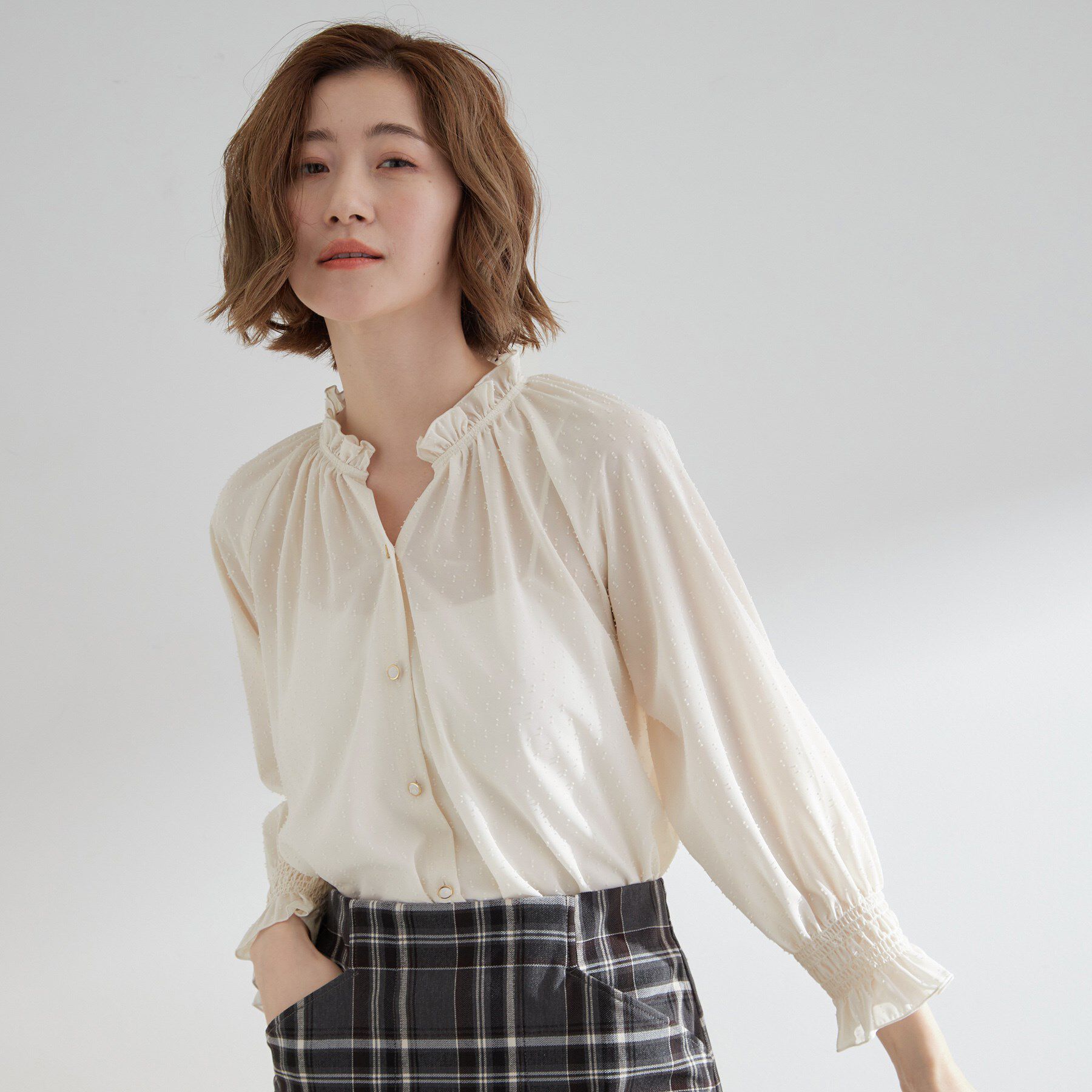 grove「衿もとすっきり一枚で映える 涼しげ秋色チェックブラウス」|シャツ・ブラウス|