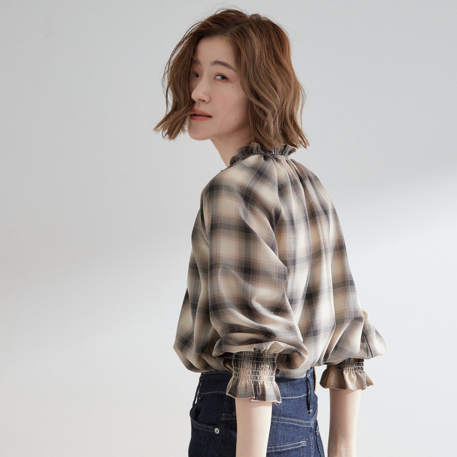 grove「衿もとすっきり一枚で映える 涼しげ秋色チェックブラウス」|シャツ・ブラウス|