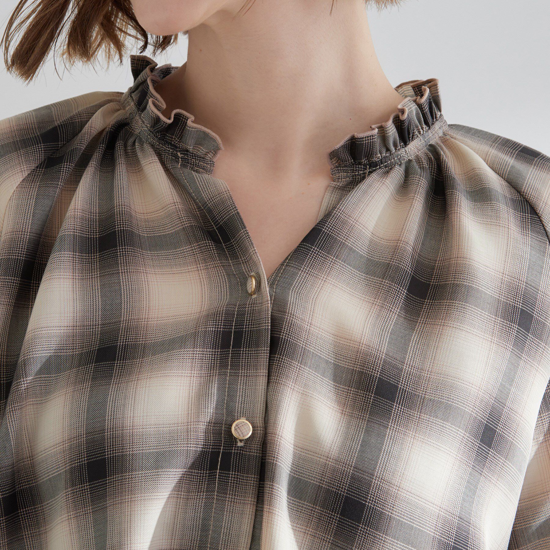 grove「衿もとすっきり一枚で映える 涼しげ秋色チェックブラウス」|シャツ・ブラウス|