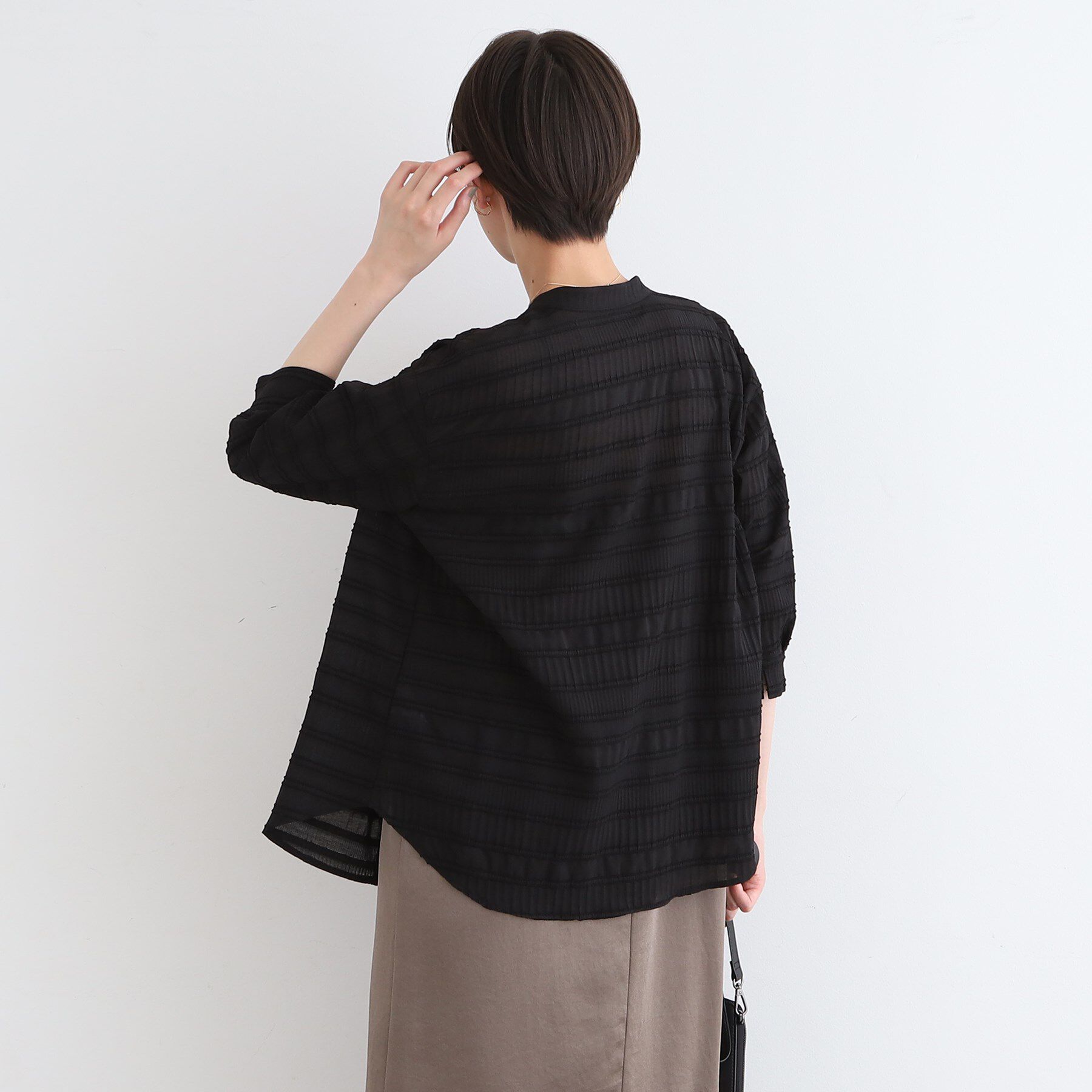INDIVI「【洗える】シャーリングバンドカラーブラウス」|シャツ・ブラウス|