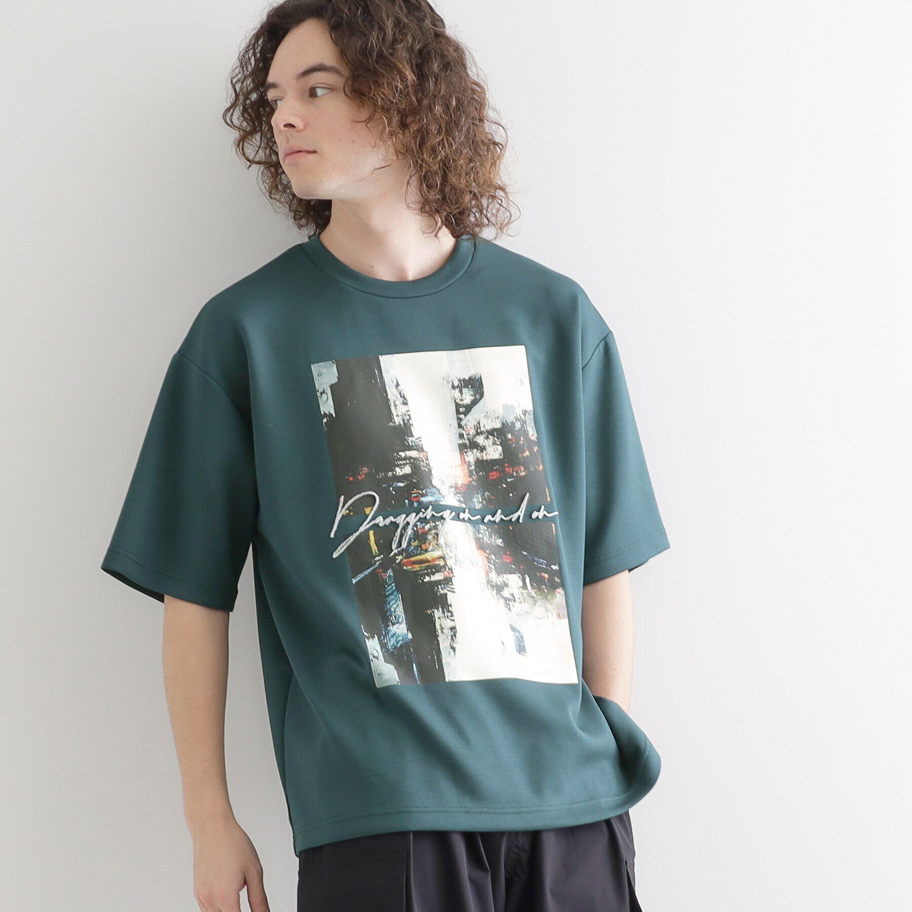 tk.TAKEO KIKUCHI「アーバングラフィックブラシ刺繍Tシャツ」|Tシャツ・カットソー|