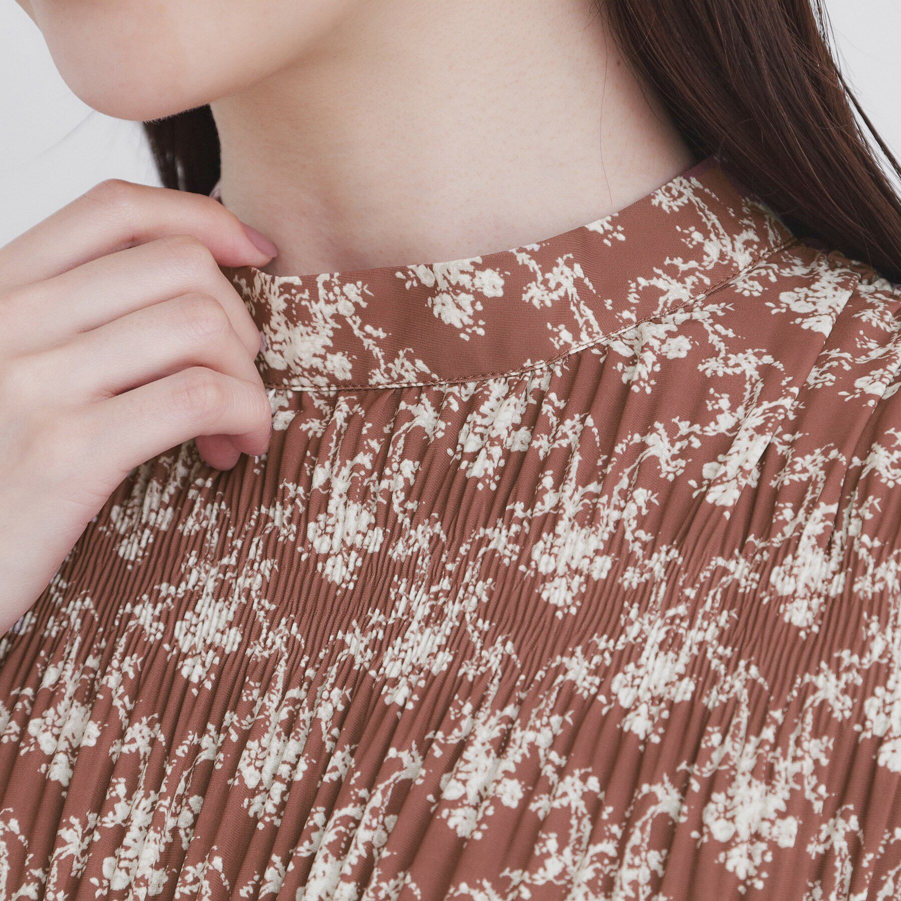 index「マジョリカプリーツ小花柄ワンピース【洗濯機洗い可】」|ワンピース|