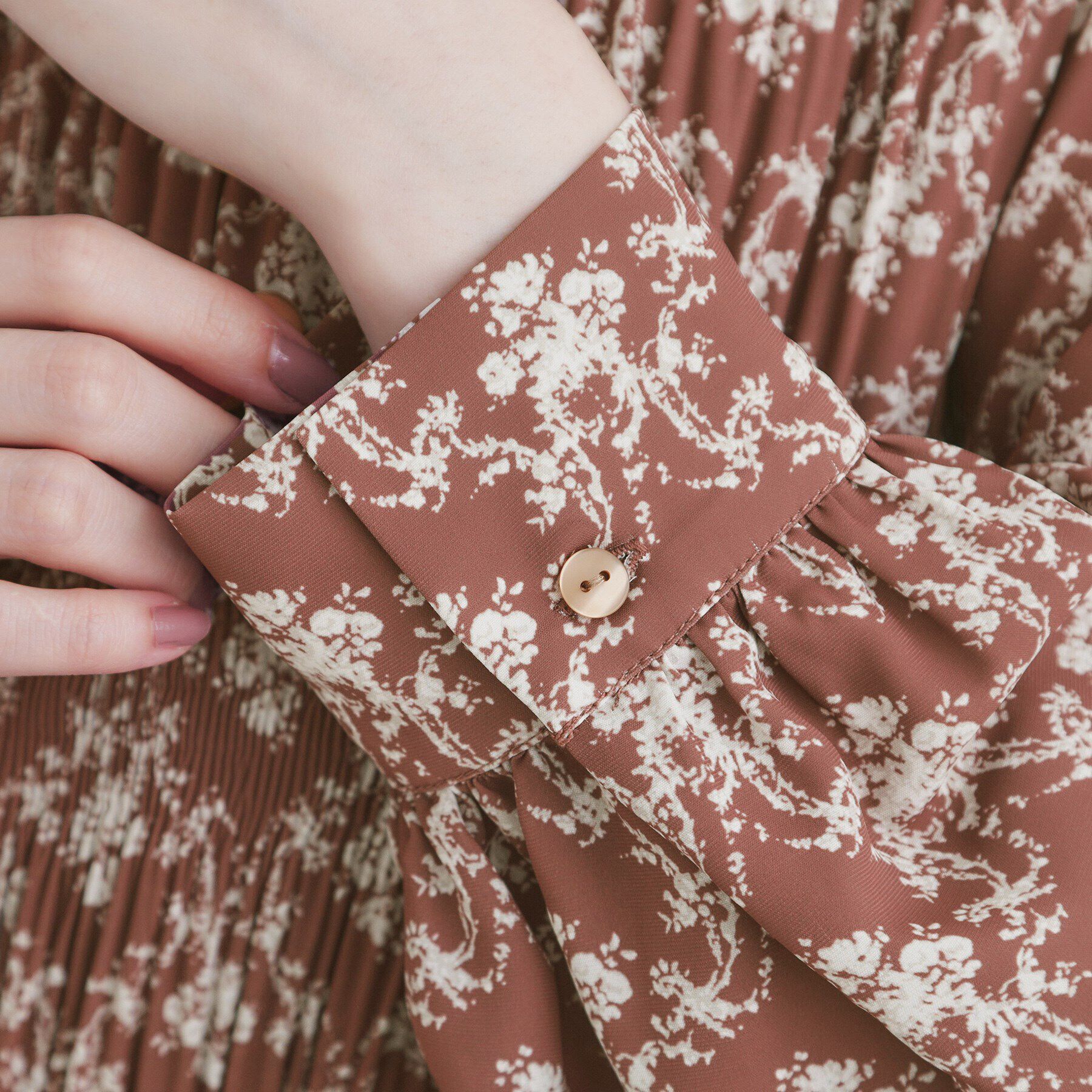 index「マジョリカプリーツ小花柄ワンピース【洗濯機洗い可】」|ワンピース|