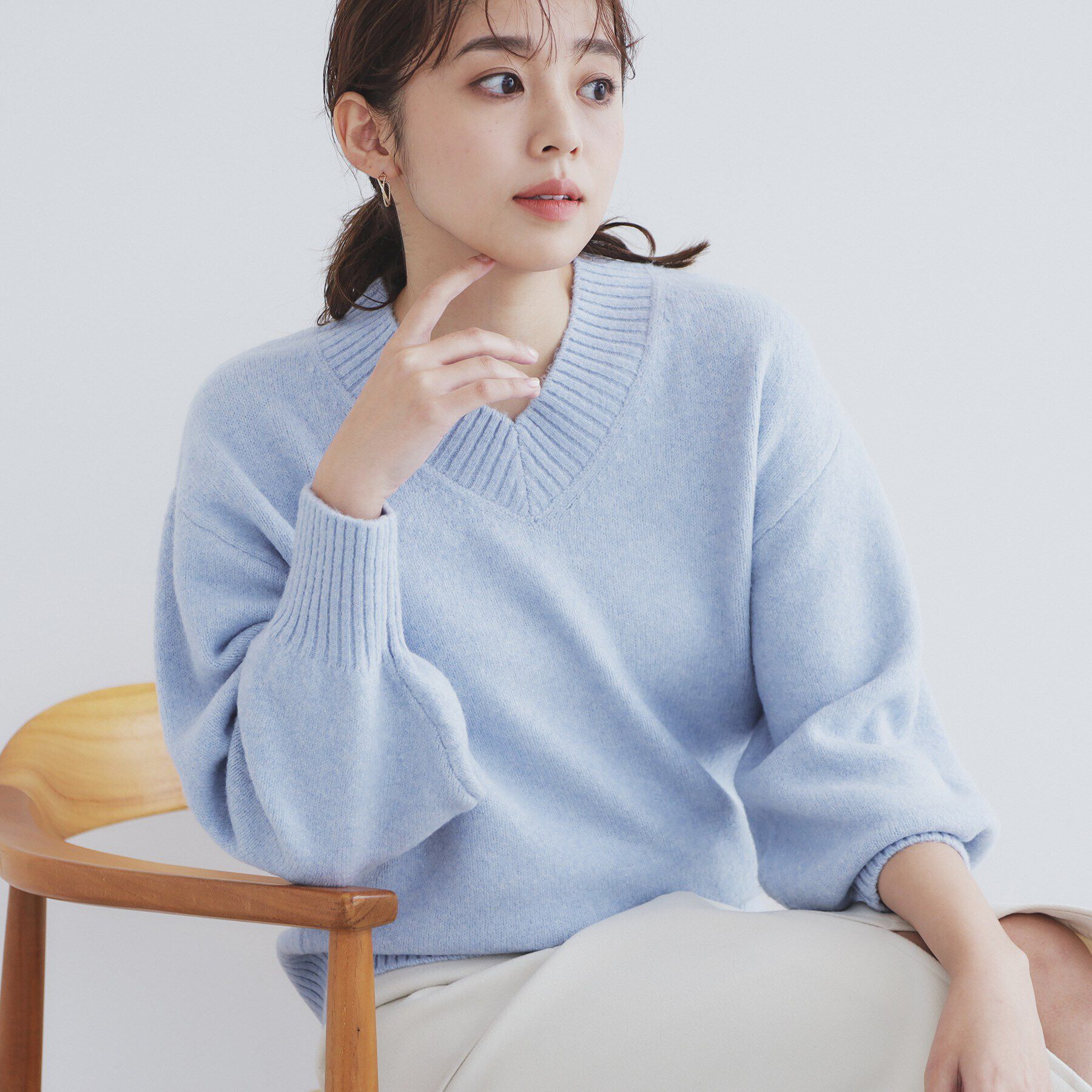 index「《6color》ラムライクVネックニット【洗濯機洗い可】」|ニット・セーター|ブルー(891)