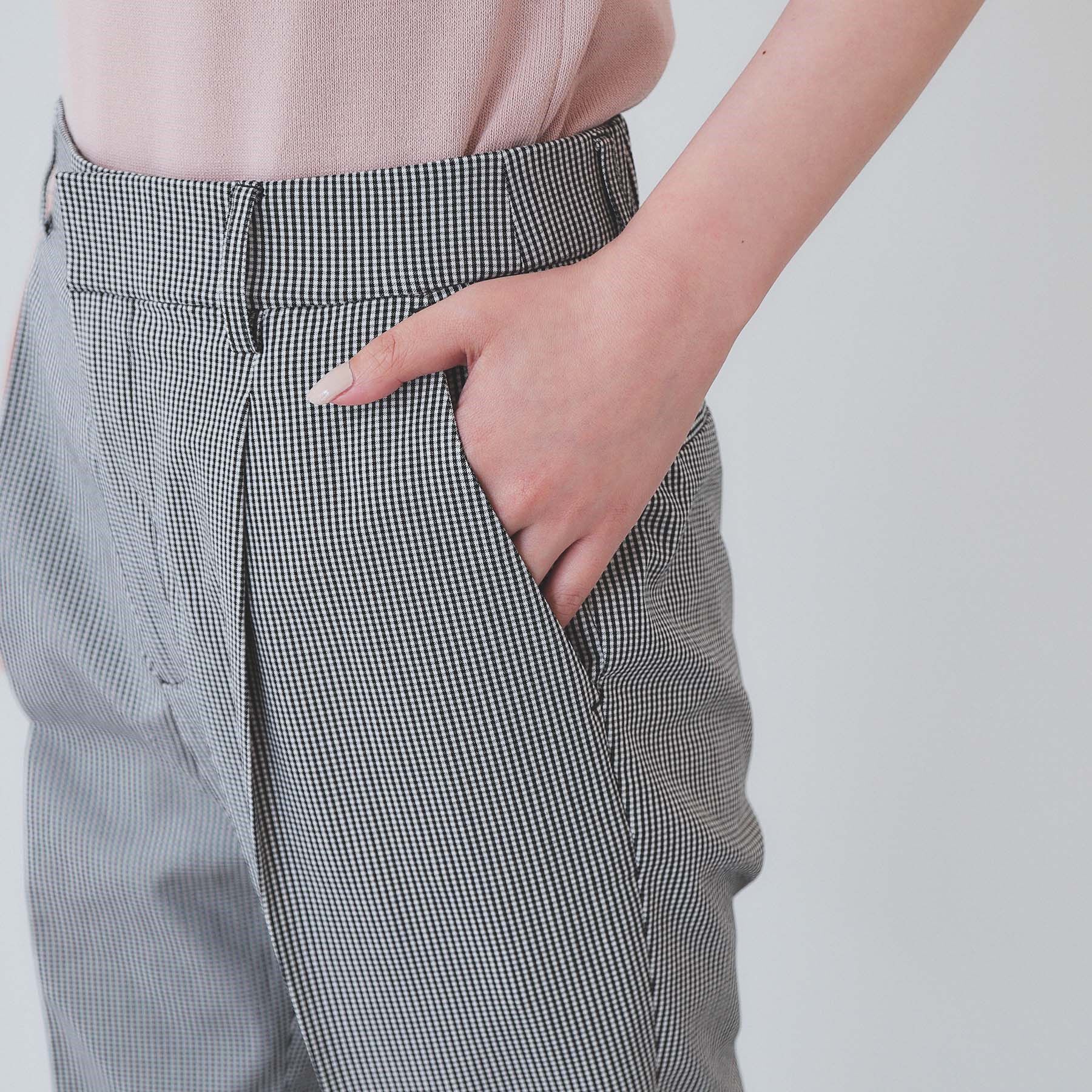 index「《6色展開/XS-LLサイズ》コンパクトストレッチテーパードパンツ【洗濯機洗い可/吸水速乾/透け防止」|その他|