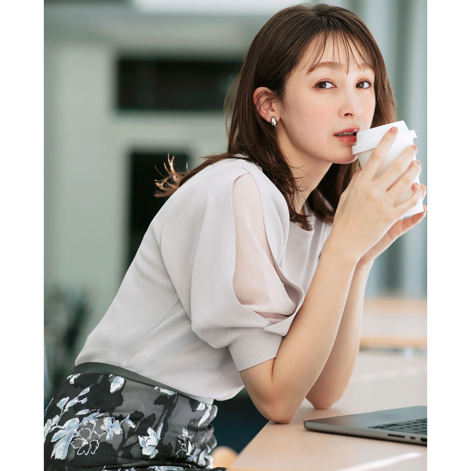 index「《6色展開/XS-LLサイズ》ドライタッチ デザインスリーブニット【洗濯機洗い可/接触冷感/抗ピル】」|ニット・セーター|グレージュ(050)