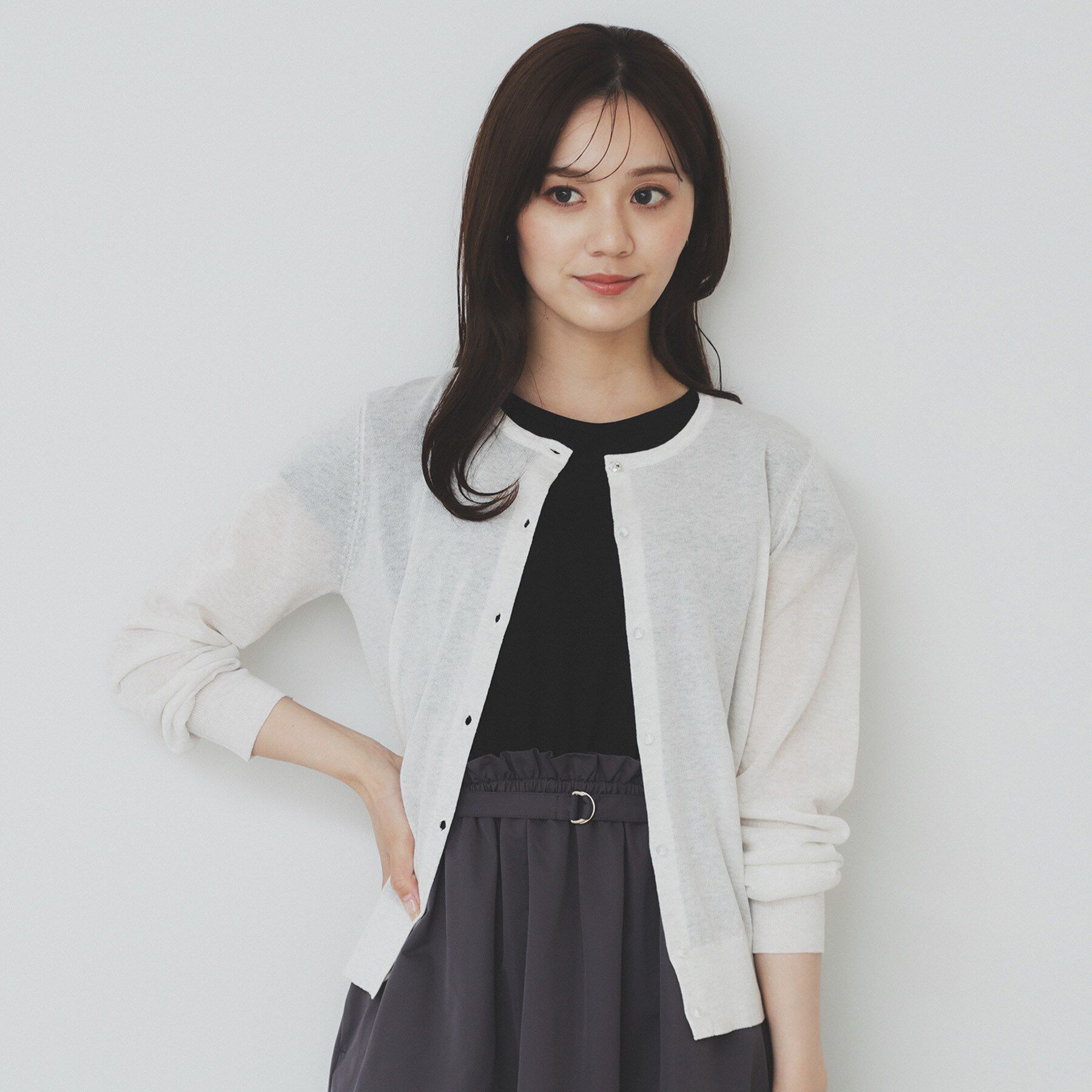 index「《7色展開/XS-LLサイズ》ビジューボタンクルーネックカーディガン【洗濯機洗い可】」|カーディガン|オフホワイト(003