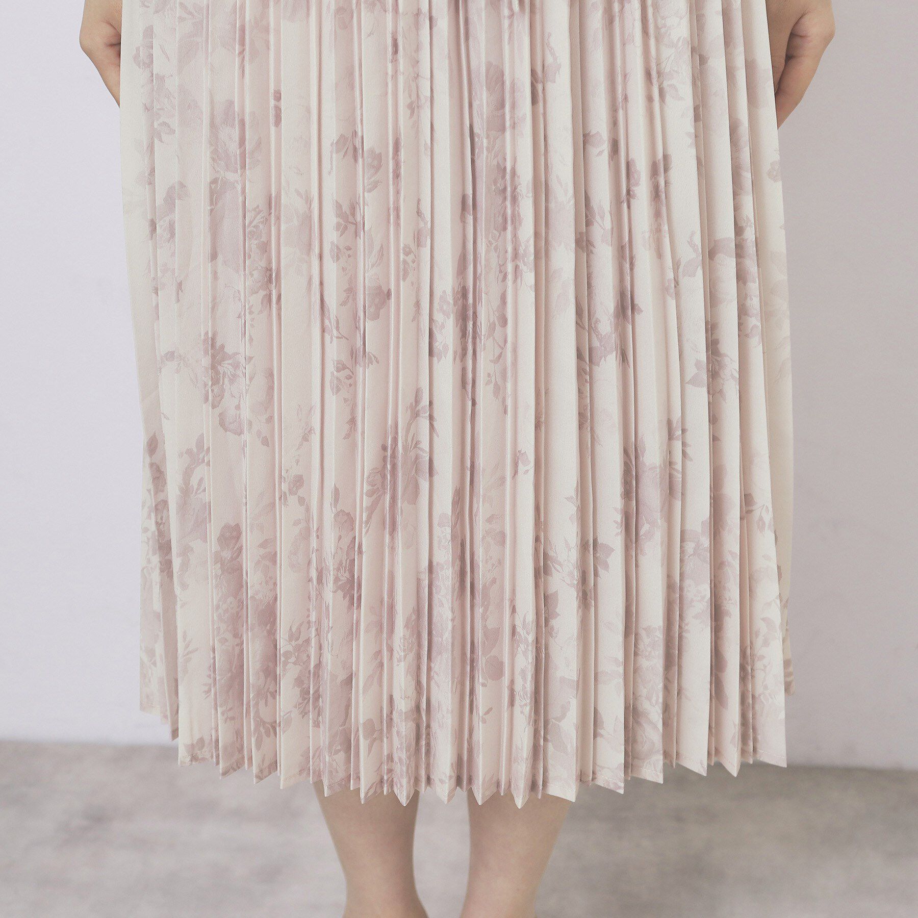 index「フラワープリーツドッキングニットワンピース【洗濯機OK】」|ワンピース|