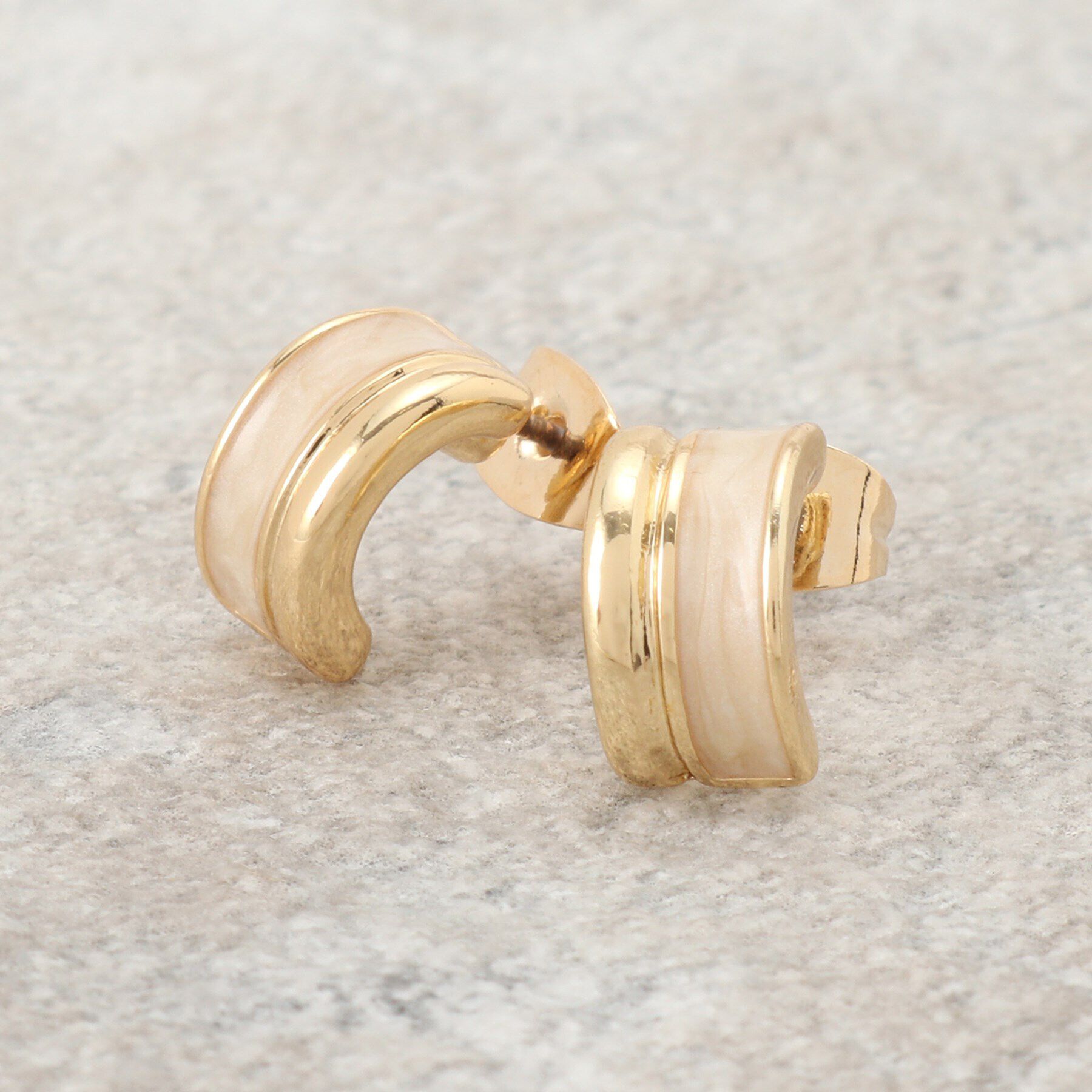 OPAQUE.CLIP「カラー&times;メタルピアス」|ピアス|オフホワイト(003