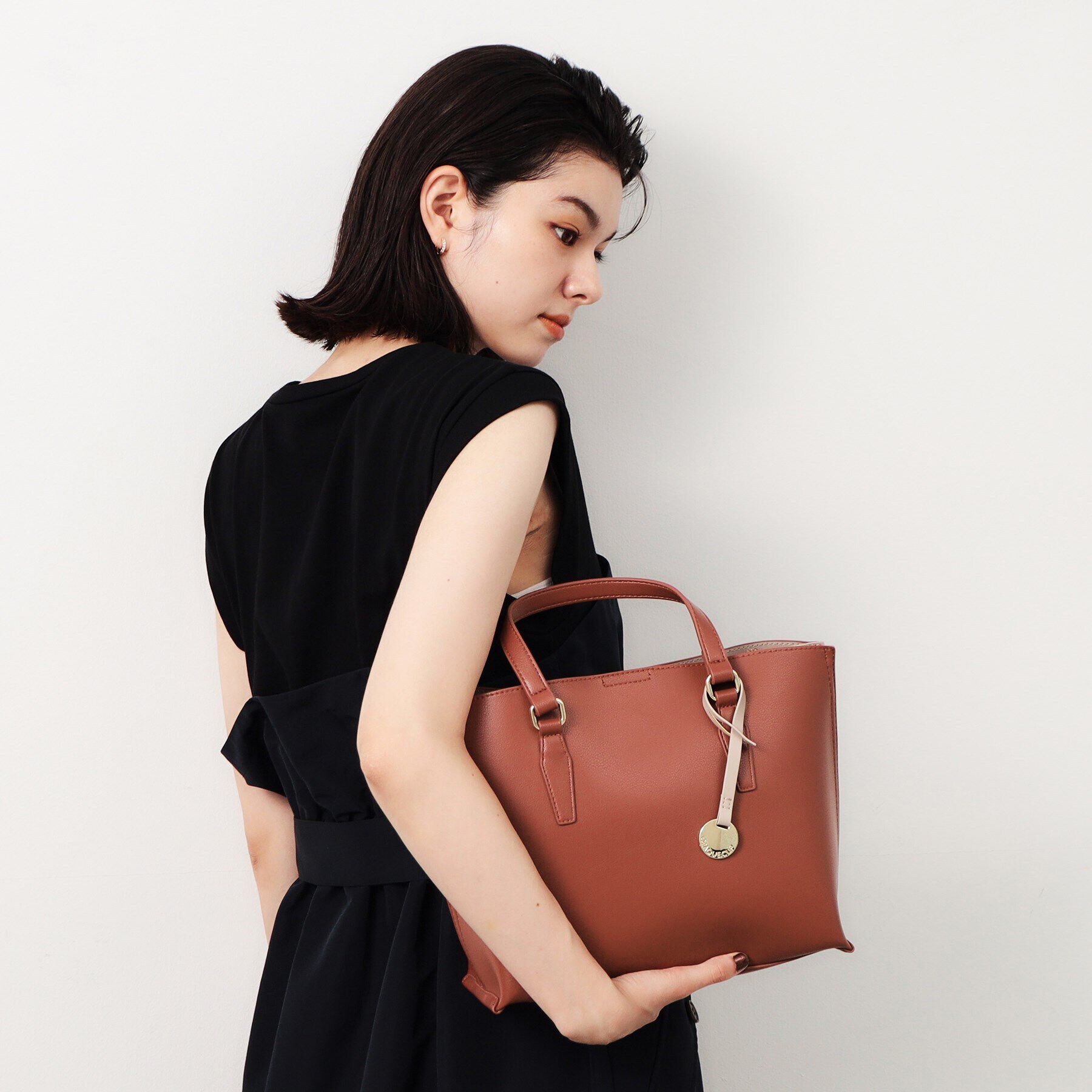 OPAQUE.CLIP「【2WAY／通勤対応】バイカラースムース合皮ミドルバッグ」|トートバッグ|