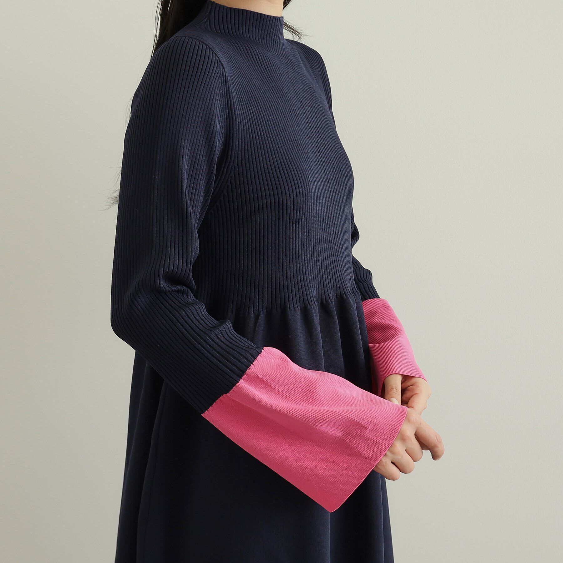 OPAQUE.CLIP「《STORY掲載》配色フレアスリーブニットワンピース【洗濯機洗い可】」|ワンピース|