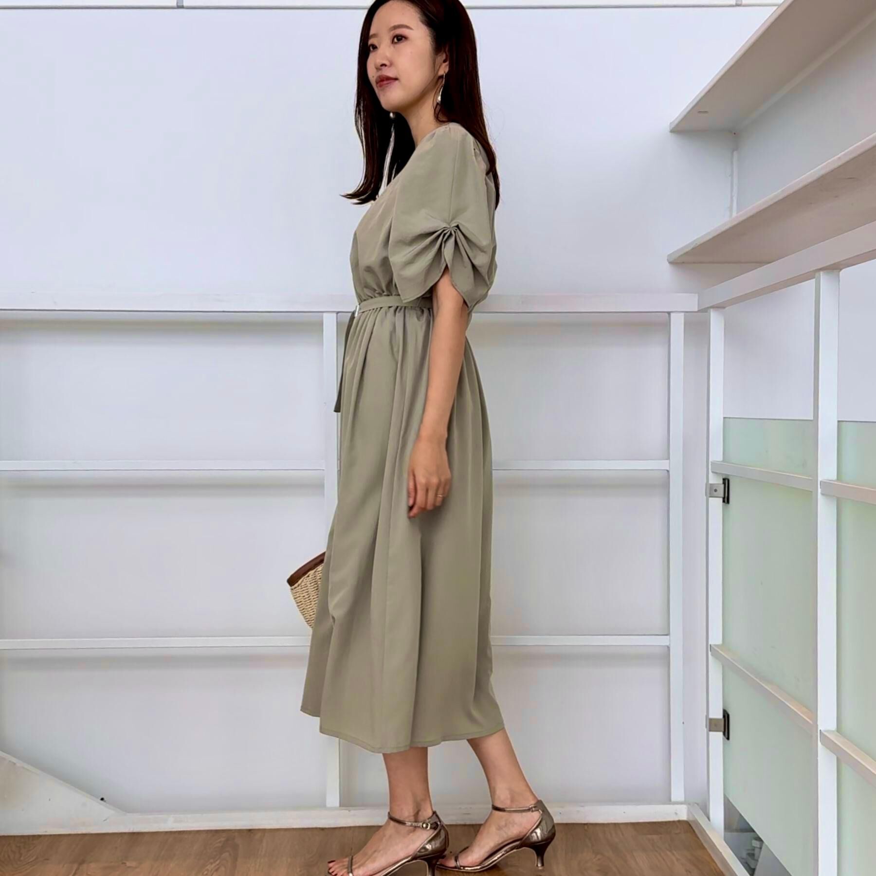 Couture broach「【マシンウォッシャブル・二の腕カバー】ウエストベルトVネックワンピース」|ワンピース|