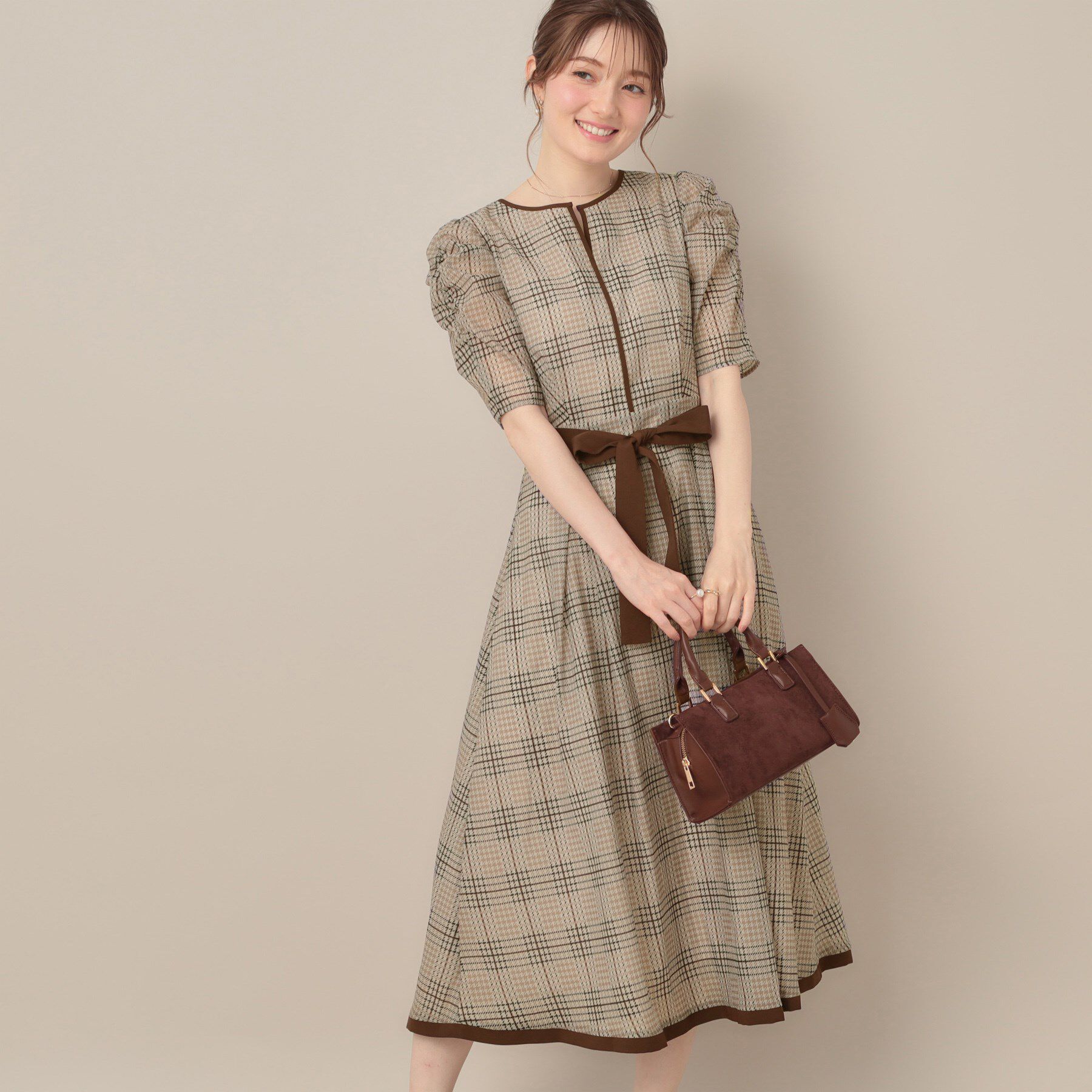 Couture broach「【美シルエット・5分袖】シアーチェックオーガンワンピース」|ワンピース|モカブラウン(142
