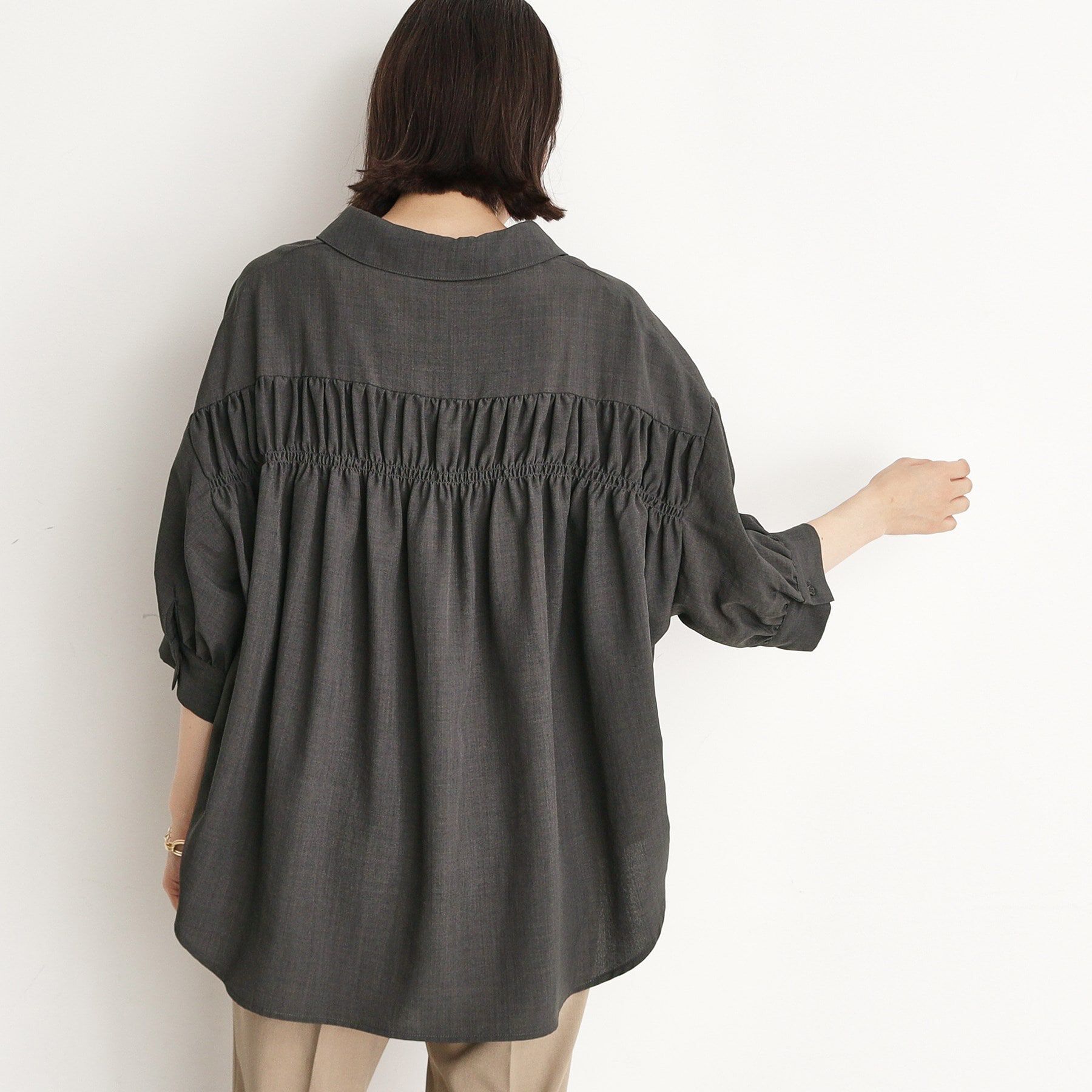 THE SHOP TK「麻調うしろギャザーブラウス」|シャツ・ブラウス|