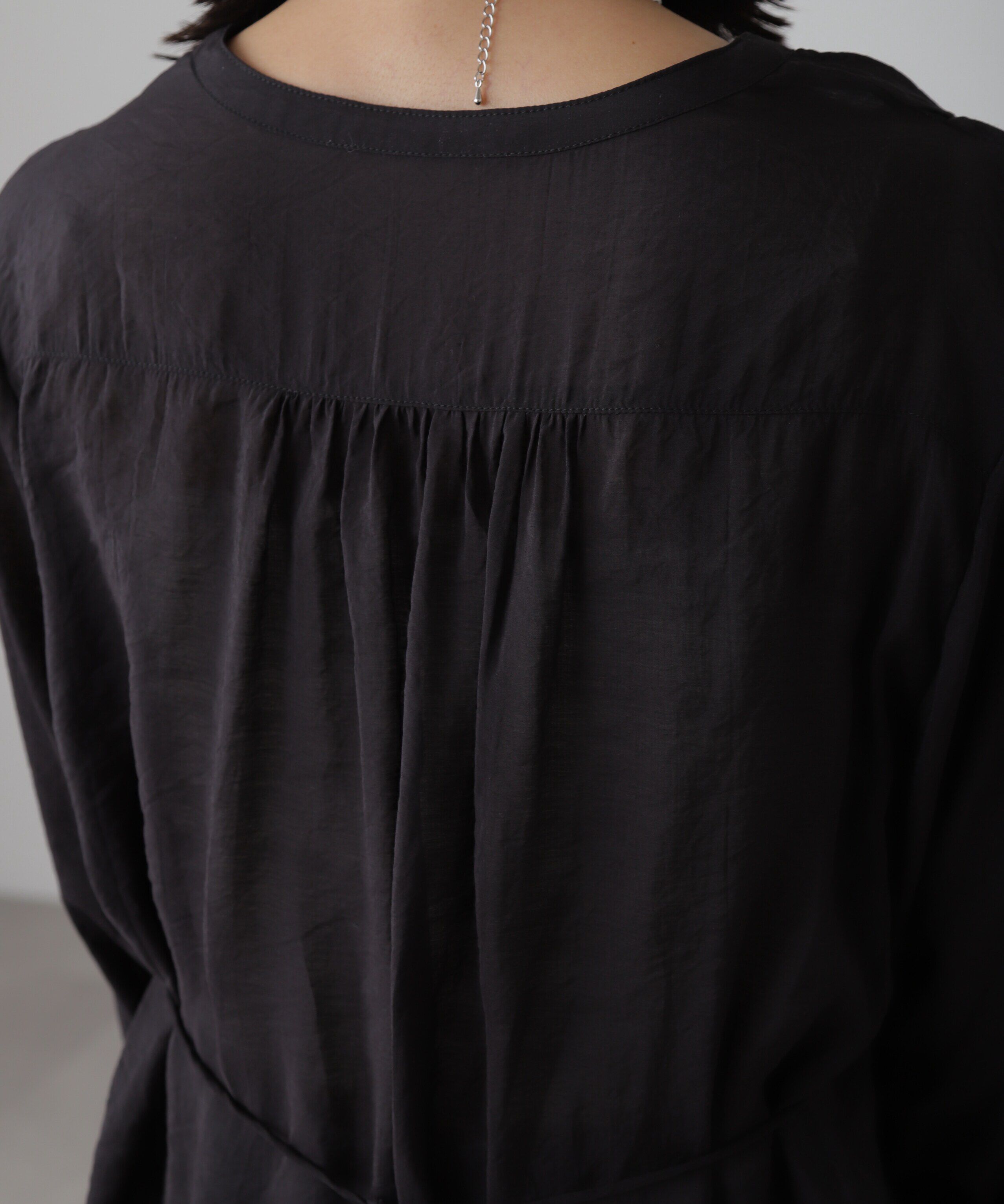  「Vネックシャーリングブラウス」|シャツ・ブラウス|