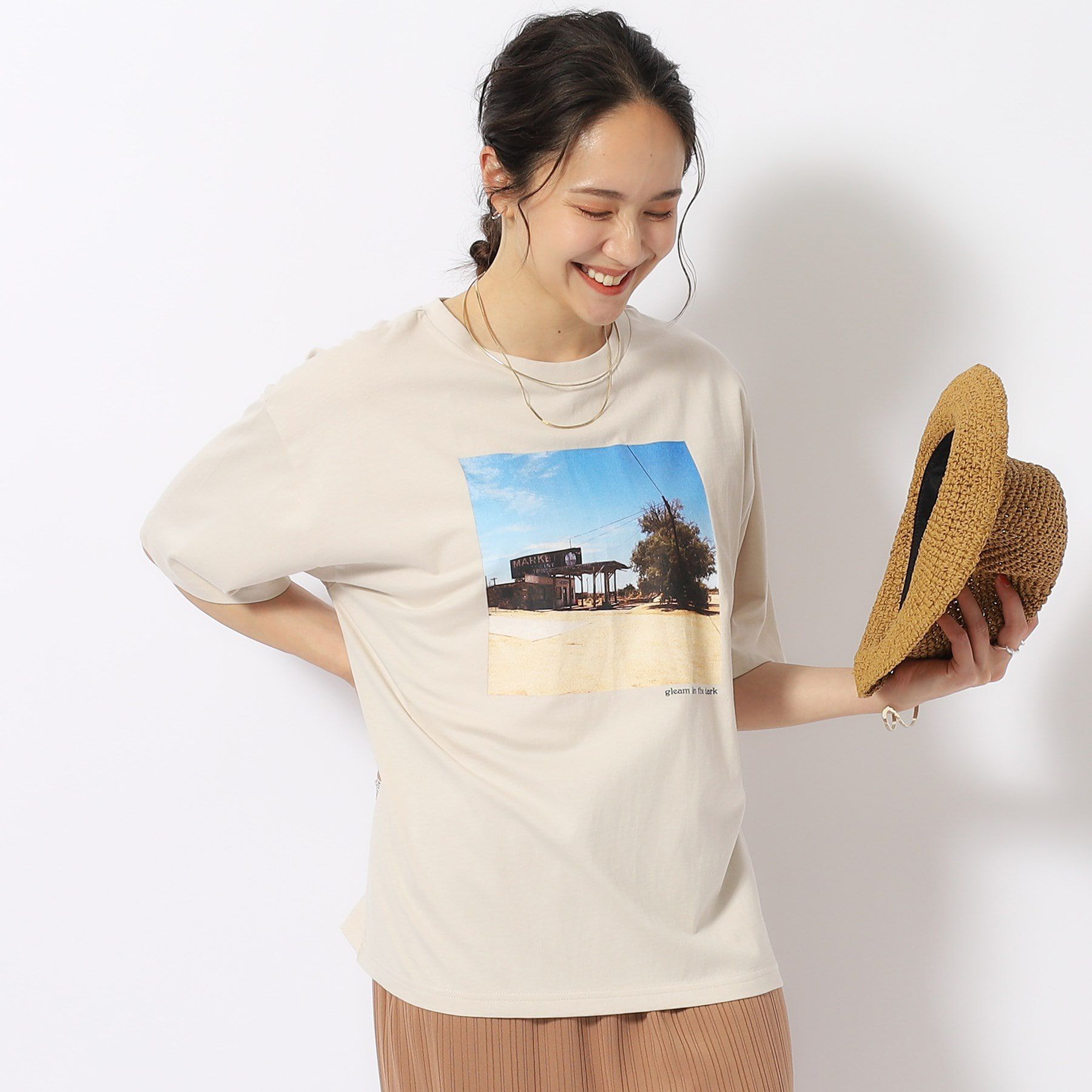 SHOO･LA･RUE「【洗える/プチプラ/綿100％】グラフィック半袖ゆるTシャツ」|Tシャツ・カットソー|グレージュ(550)