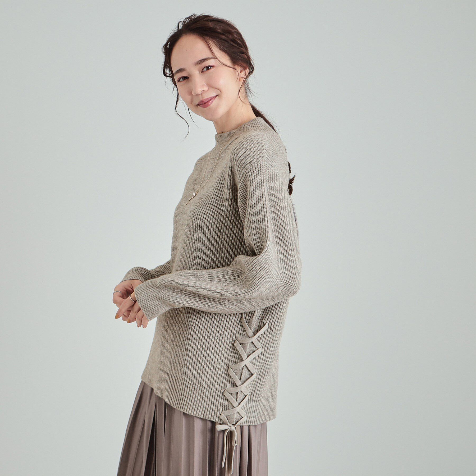 SHOO･LA･RUE「【洗える/静電気軽減】ちくちくしにくい レースアップ畦編みニット」|ニット・セーター|