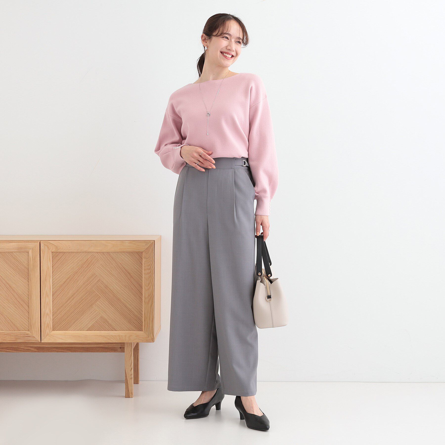 SHOO･LA･RUE「【洗える/S-LL】大人上品 お袖パール調ボタン付き ボートネックニット」|ニット・セーター|