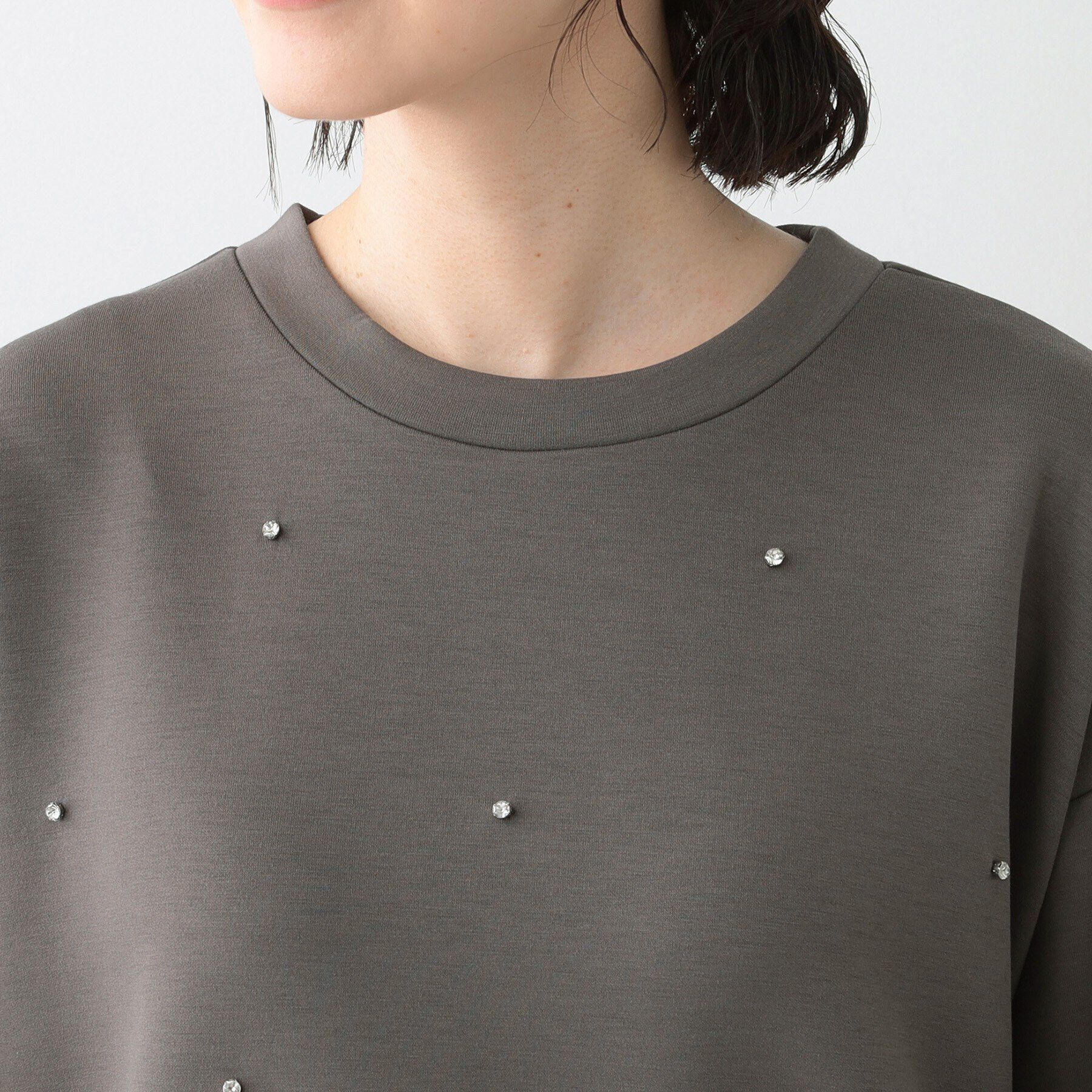 SHOO･LA･RUE「【S-LL】もちさら ビジュー付きトップス」|Tシャツ・カットソー|