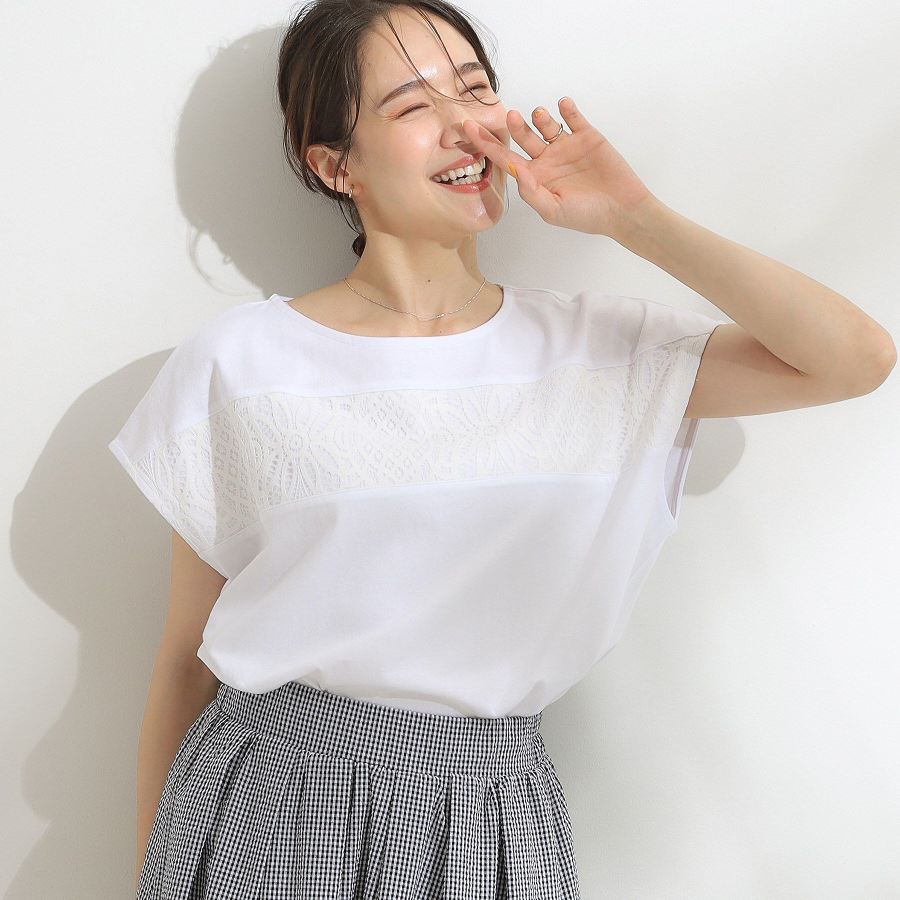 SHOO･LA･RUE「【洗える/S-LL/体型カバー】レース使いが華やか フレンチスリーブコットンTシャツ」|Tシャツ・カットソー|オフホワイト(003