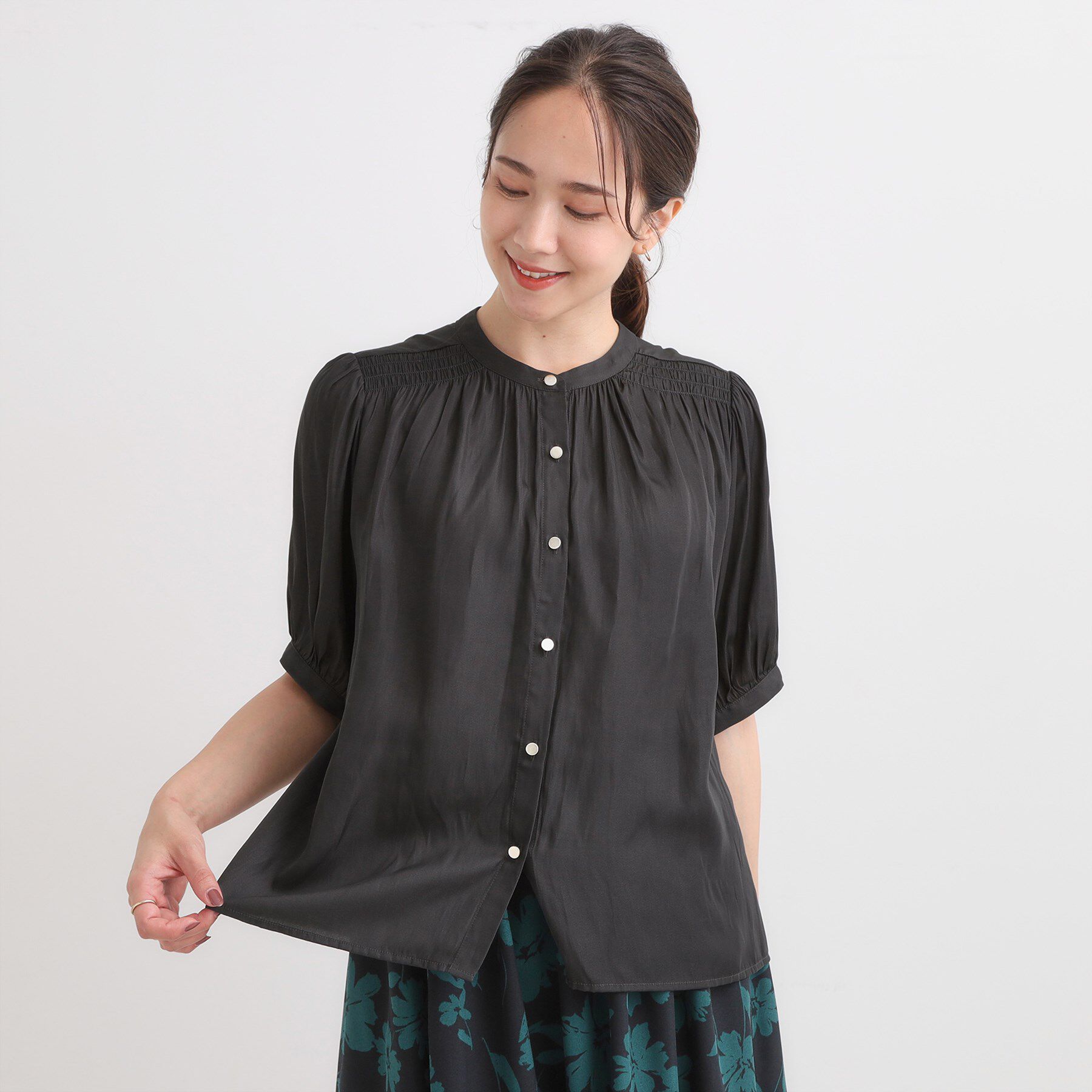 SHOO･LA･RUE「【洗える/S-LL】お仕事にもデイリーにも サテン5分袖ブラウス」|シャツ・ブラウス|