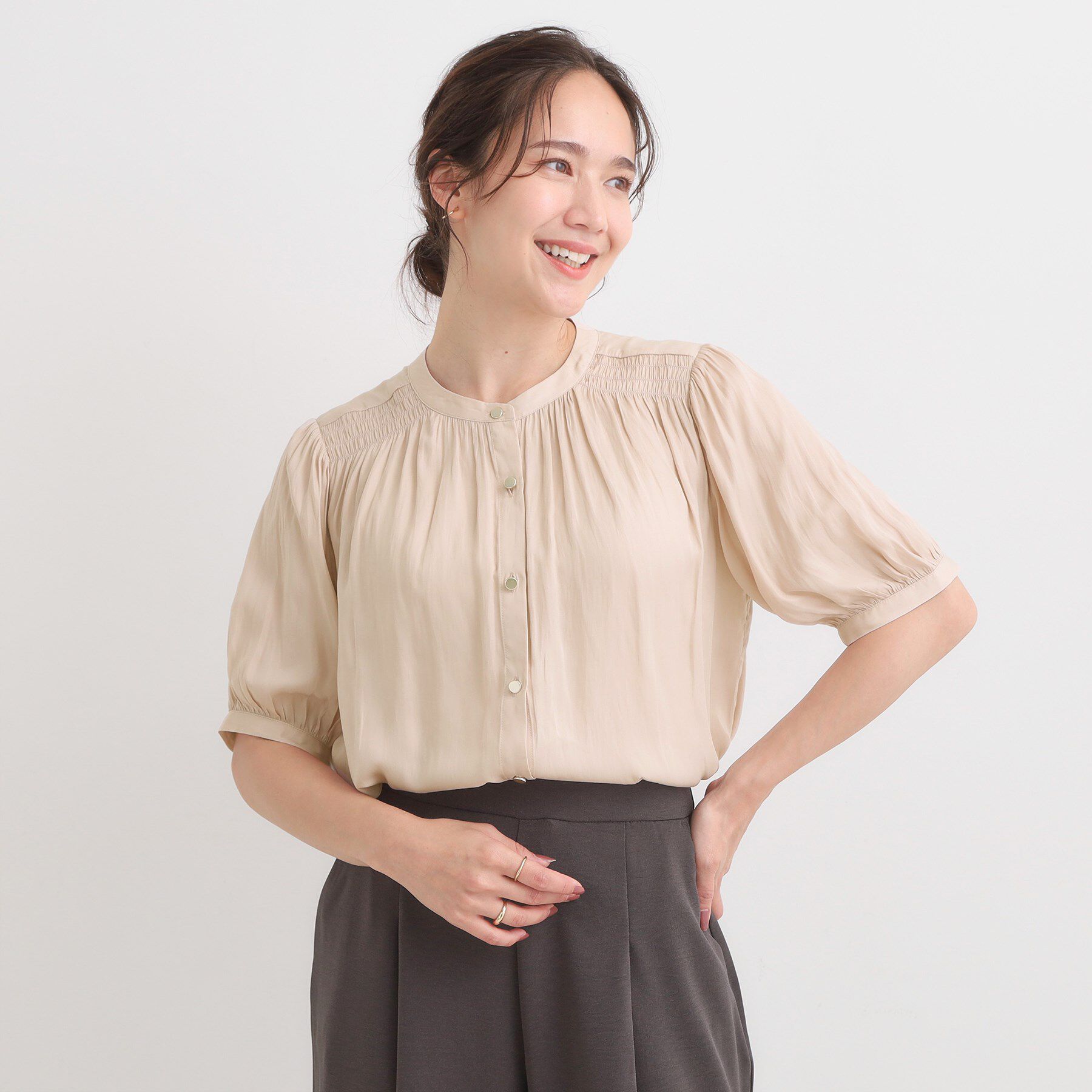 SHOO･LA･RUE「【洗える/S-LL】お仕事にもデイリーにも サテン5分袖ブラウス」|シャツ・ブラウス|