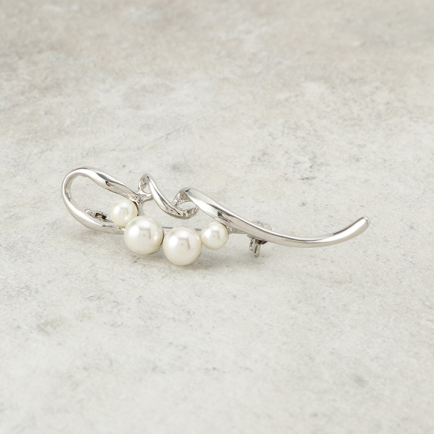 Dessin「【入卒/セレモニー】ツイストパール調ブローチ」|ブローチ・コサージュ|シルバー(006)