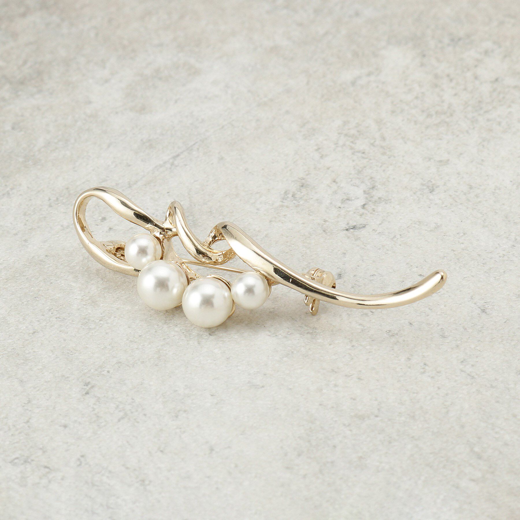 Dessin「【入卒/セレモニー】ツイストパール調ブローチ」|ブローチ・コサージュ|ゴールド(007)