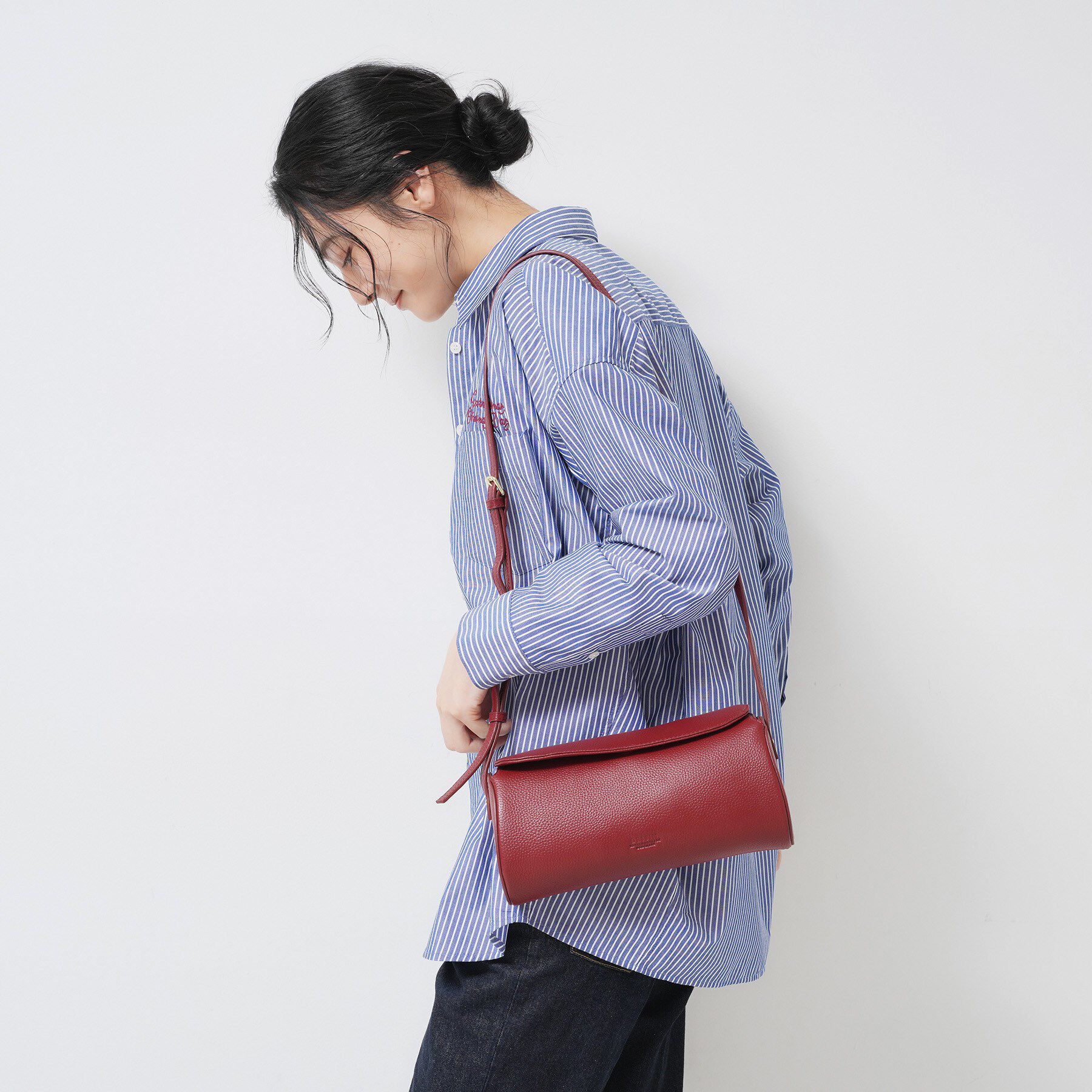 Dessin「【軽量】本革バレル型ショルダーバッグ」|ショルダー・メッセンジャー|レッド(062)