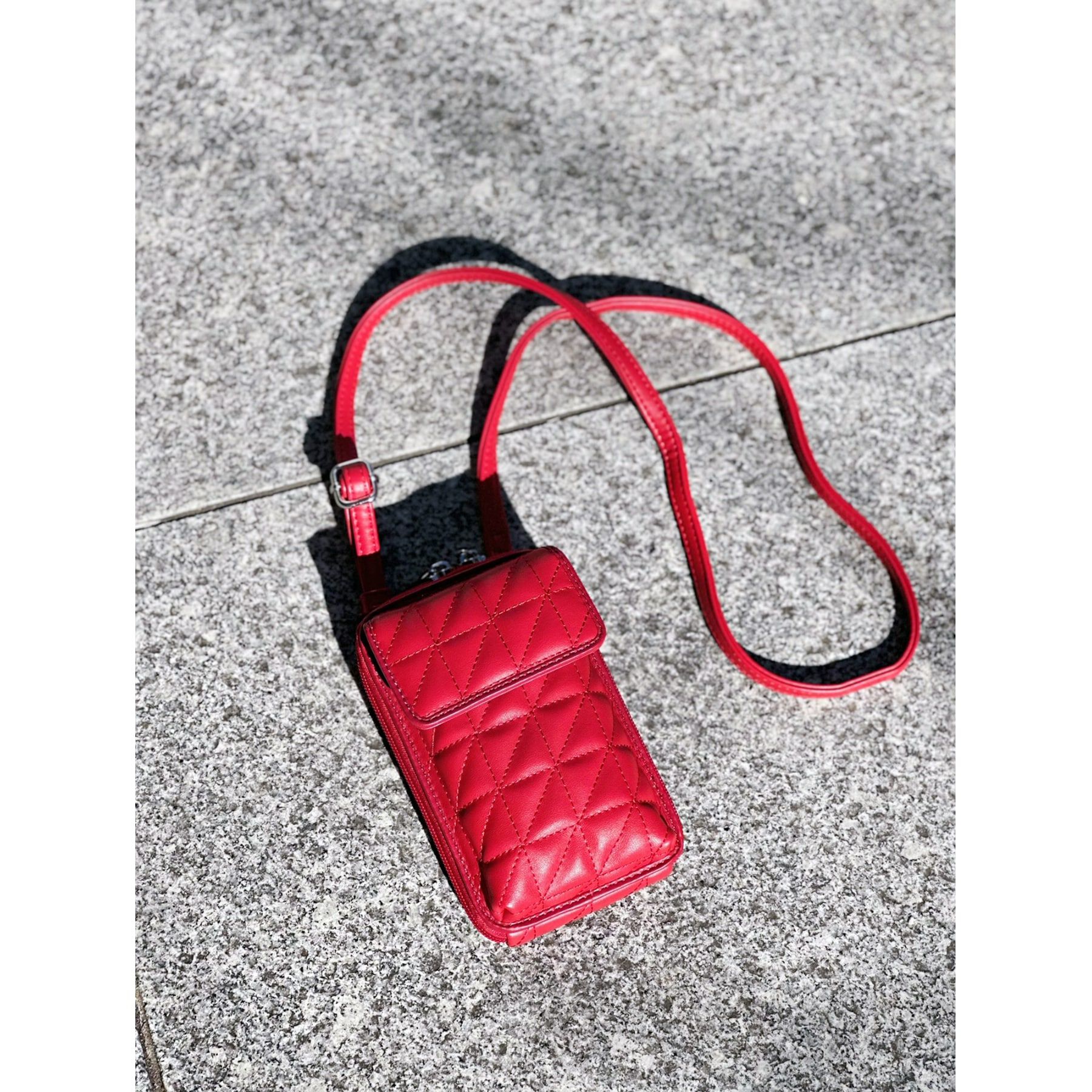 Ober Tashe「合皮タテ型キルトスマホショルダー」|ショルダー・メッセンジャー|