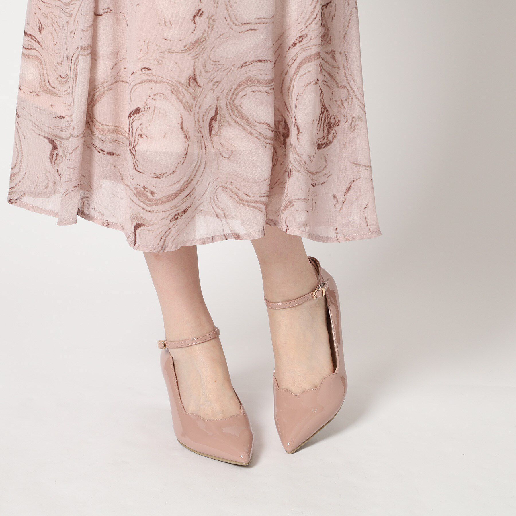 ESPERANZA「スカラップストラップミドルヒールパンプス【ESPERANZA＿blanca】」|パンプス|