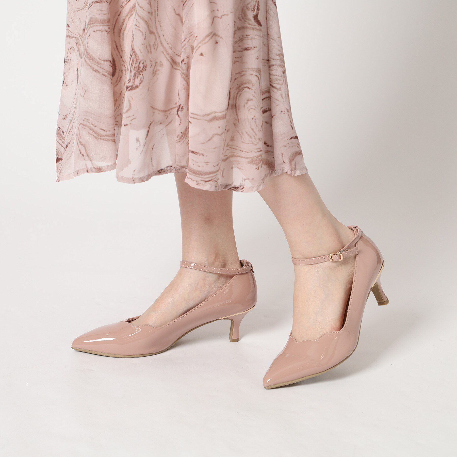 ESPERANZA「スカラップストラップミドルヒールパンプス【ESPERANZA＿blanca】」|パンプス|