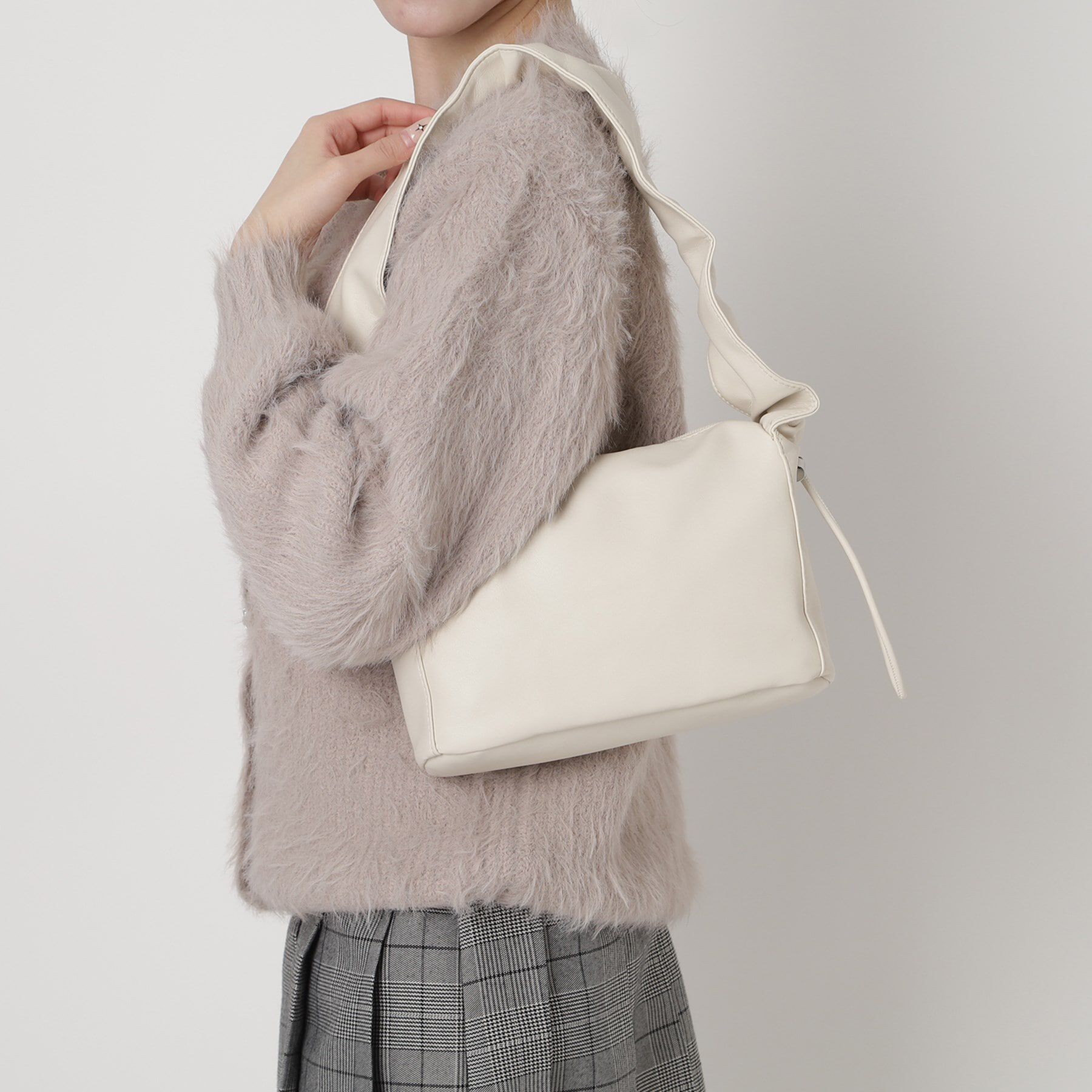 Ober Tashe「合皮ギャザーハンドルスクエアバッグ」|ハンドバッグ|