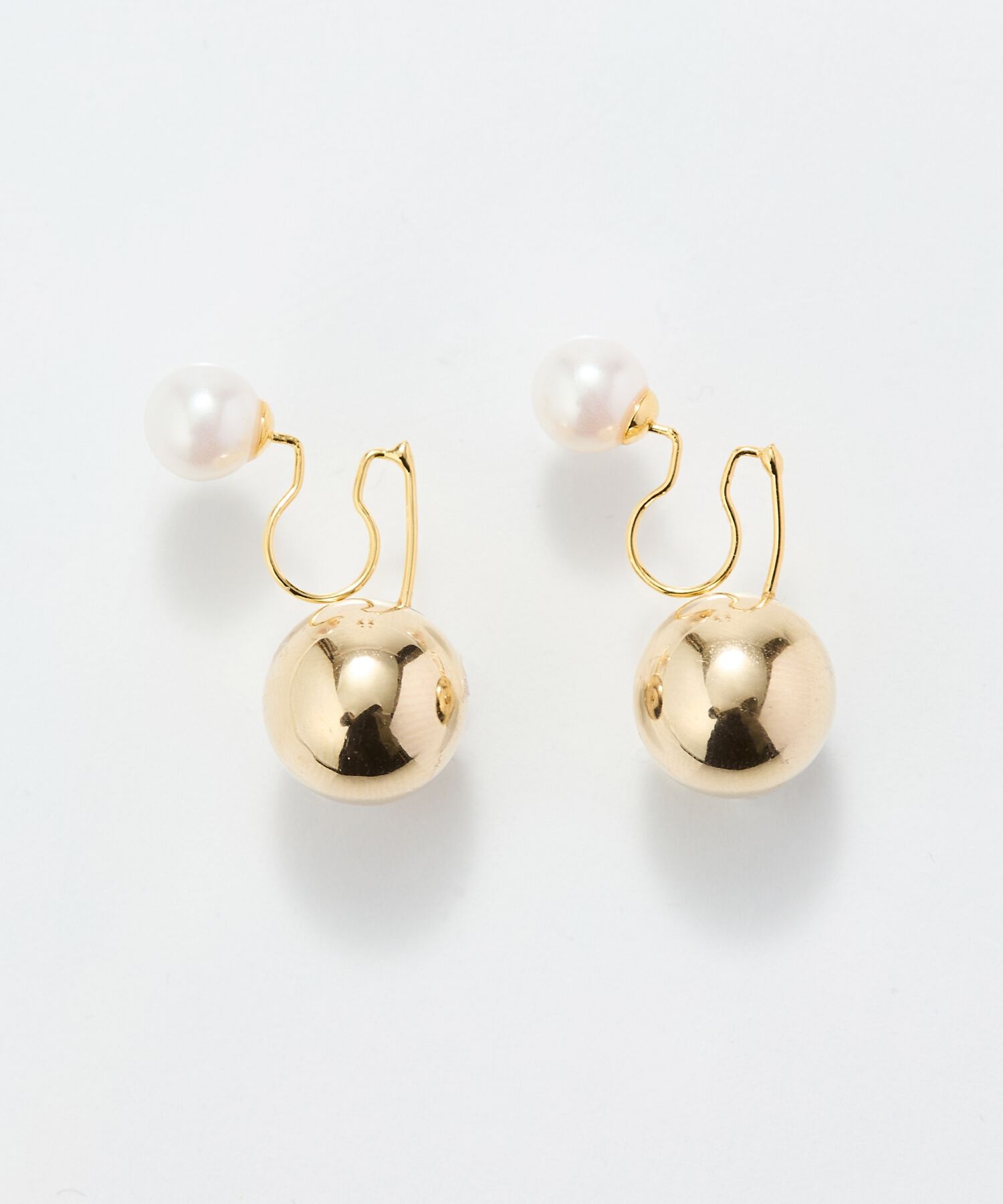 Phoebe「バックモチーフイヤリング　パール&times;メタル」|イヤリング|