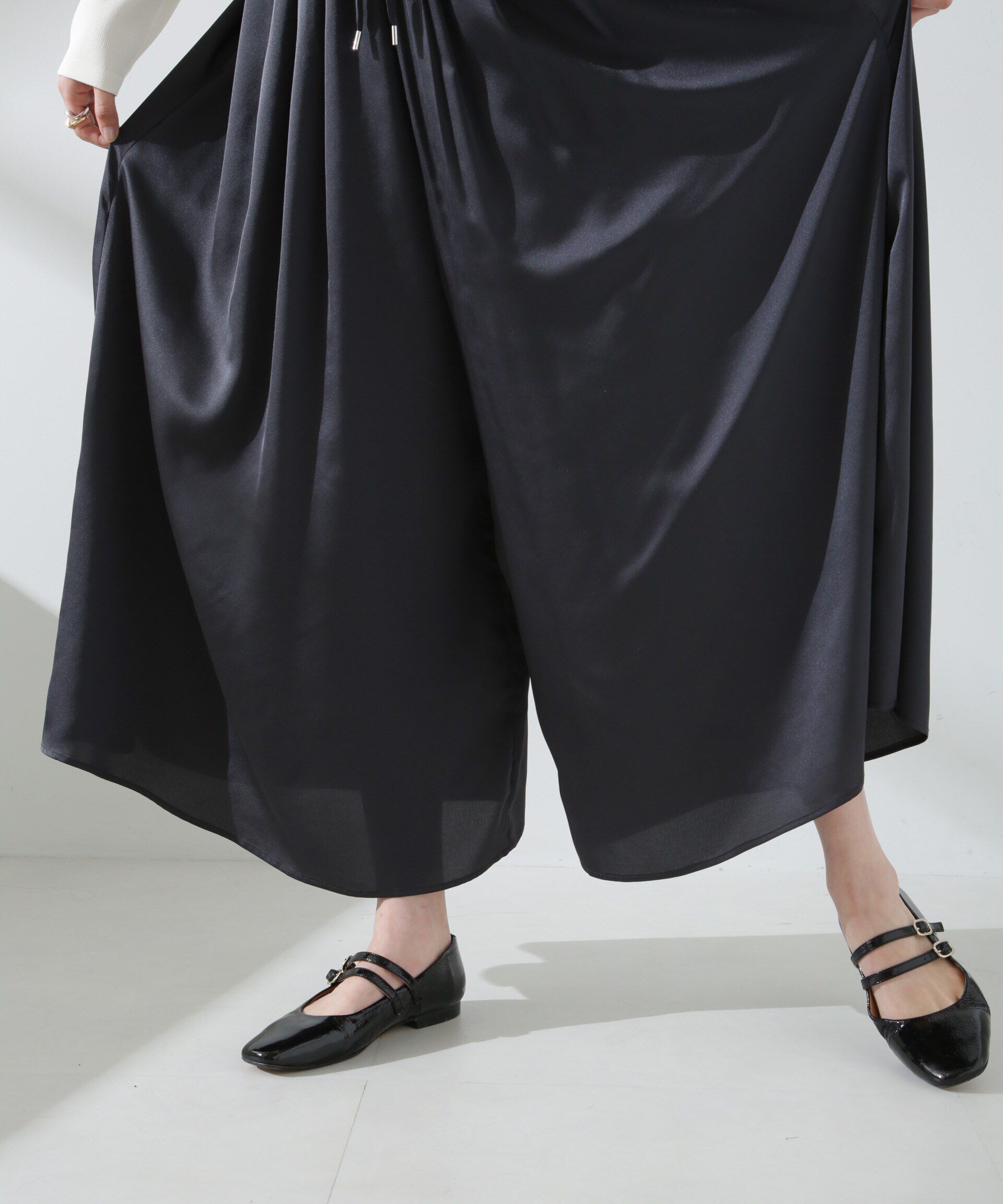 nano･universe「サテンギャザースカートパンツ（セットアップ可）」|チノ|